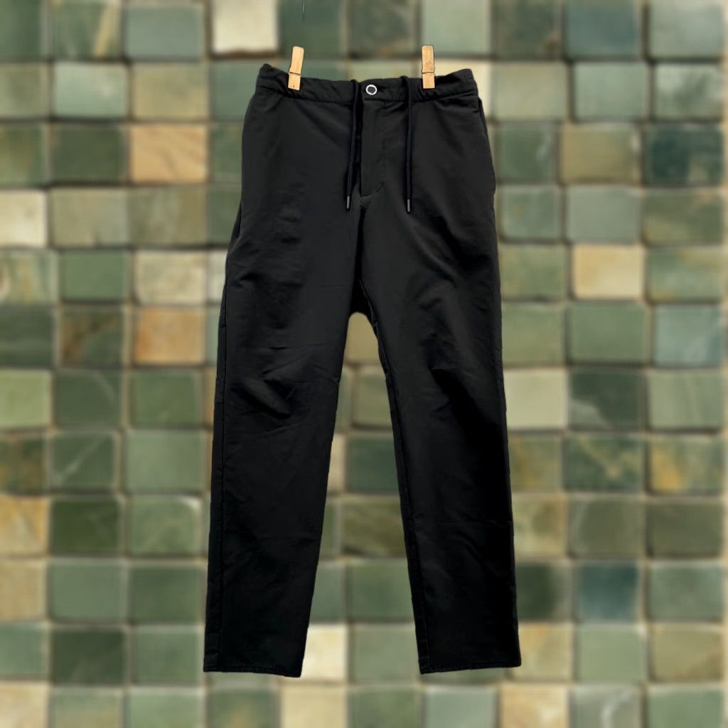 Banana Republic Banana Republic Pants Mens 30X32 Black Slim Tapered Chino Academia Preppy Size US 30 / EU 46 - 1 Thumbnail