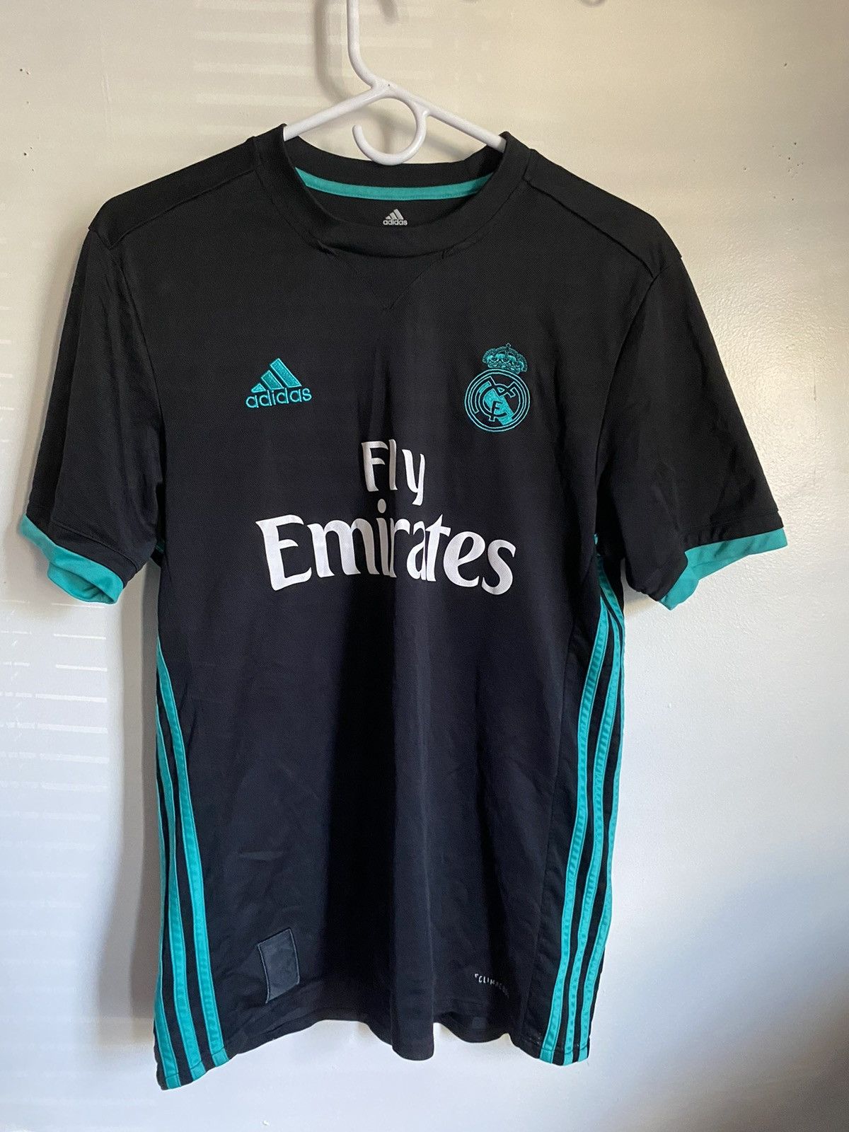 Adidas Real Madrid 2017/2018 jersey Size US M / EU 48-50 / 2 - 1 Thumbnail