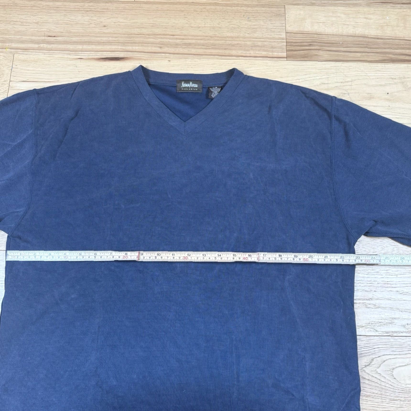 Neiman Marcus VINTAGE Neiman Marcus V Neck Shirt Mens L Blue Rayon T-Shirt Size US L / EU 52-54 / 3 - 4 Thumbnail
