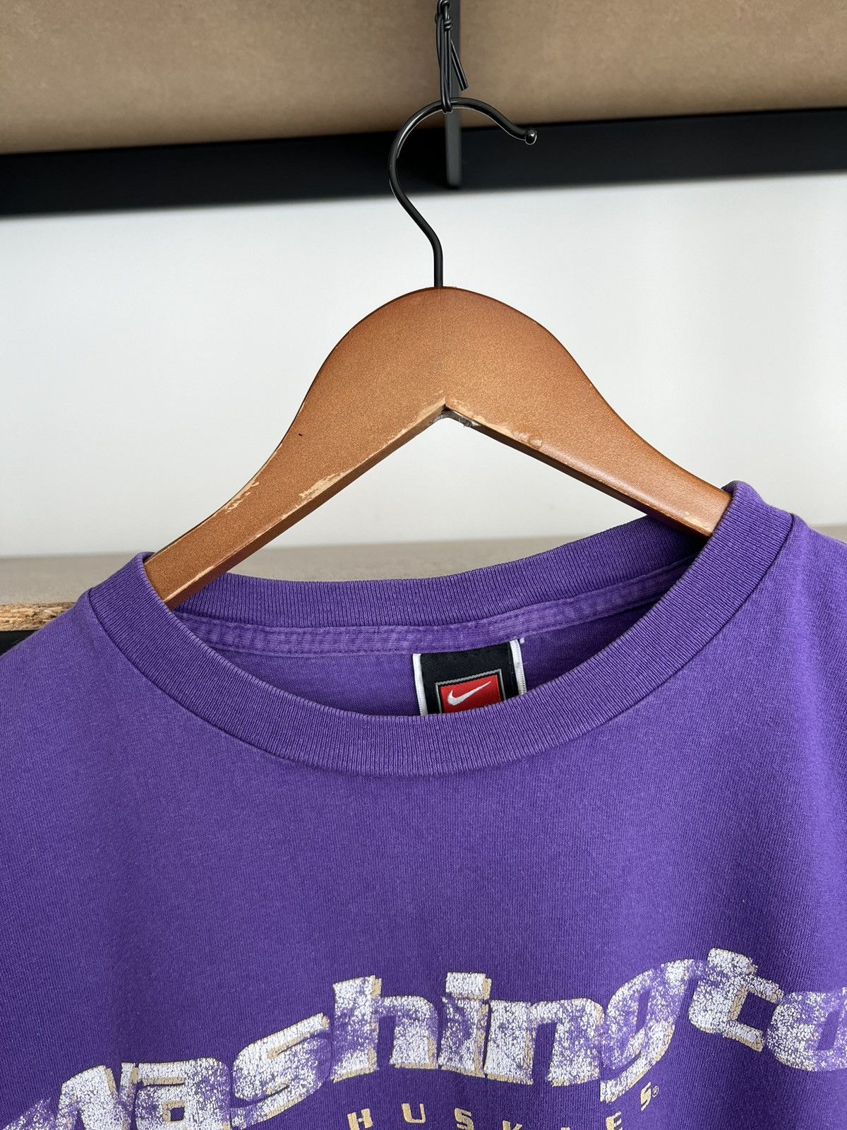 Nike Vintage 90s Nike Washington Huskies Football NCAA T-shirt Size US L / EU 52-54 / 3 - 13 Thumbnail