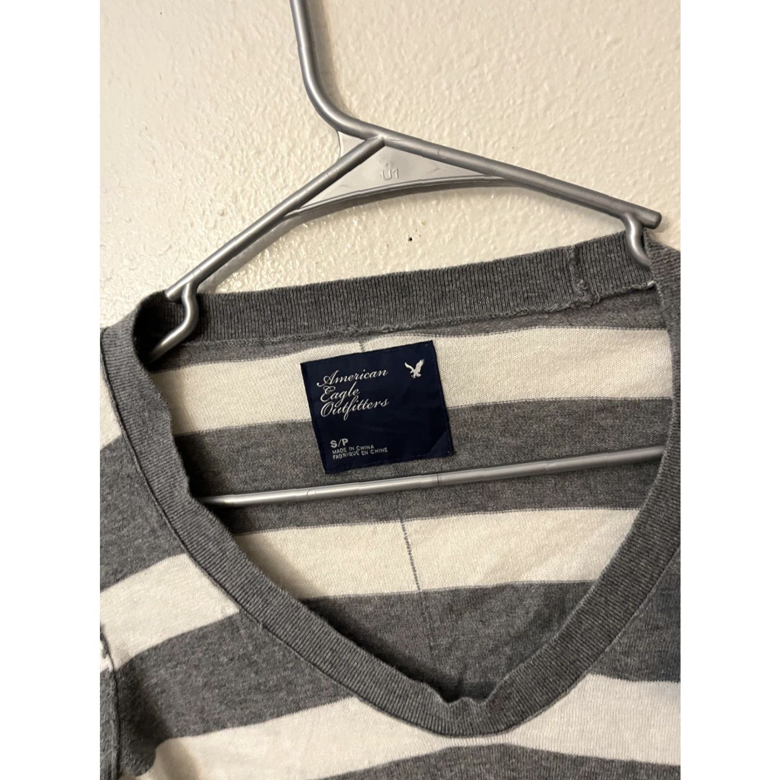 American Eagle Outfitters AMERICAN EAGLE Sweater Womens Small Pullover Knit V Neck Gray White Striped Size S / US 4 / IT 40 - 3 Thumbnail