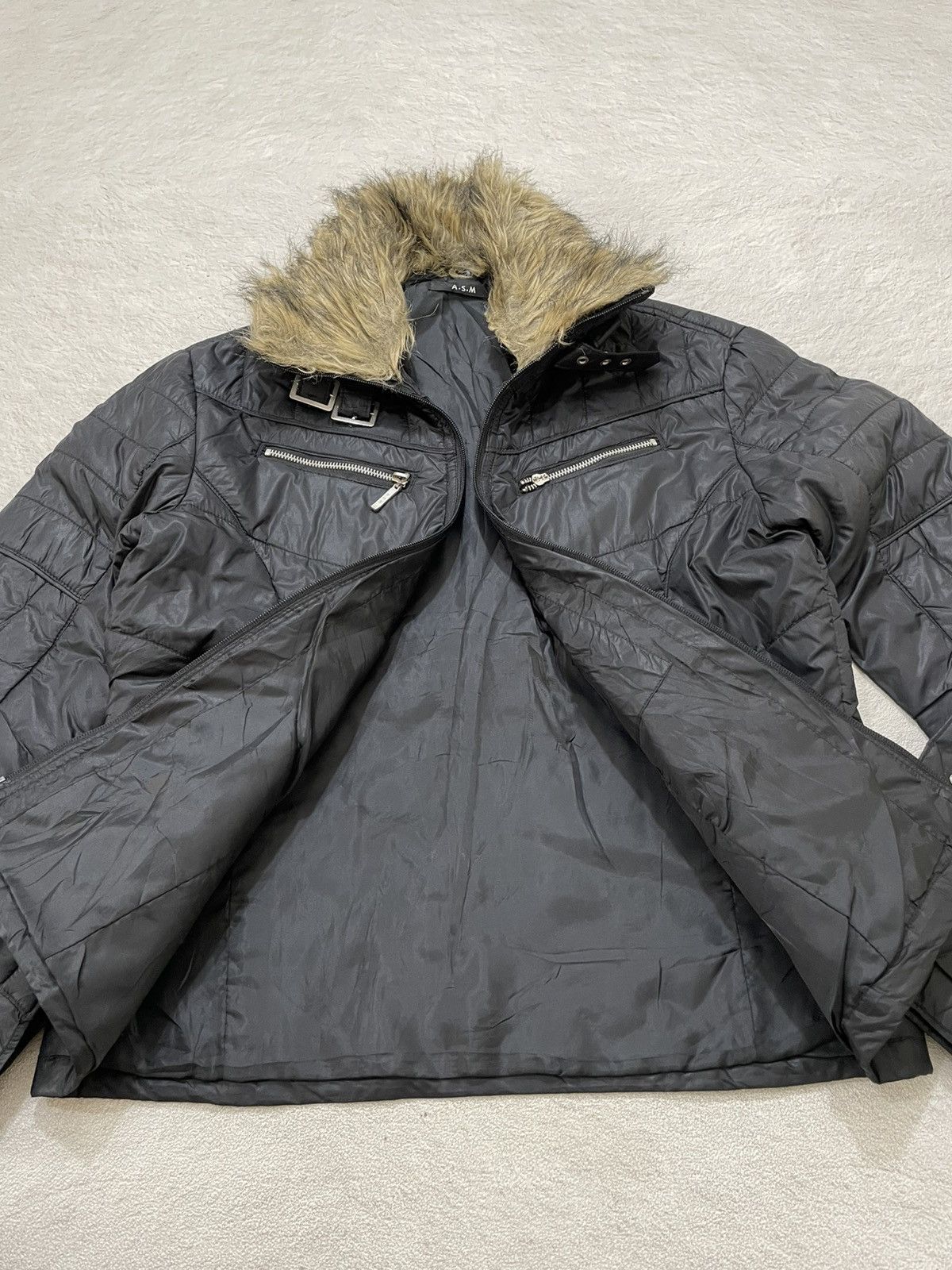 Japanese Brand Y2K Black Quilted Jacket Fur Collar Buckle Detail Puffer LGB Size US M / EU 48-50 / 2 - 6 Thumbnail