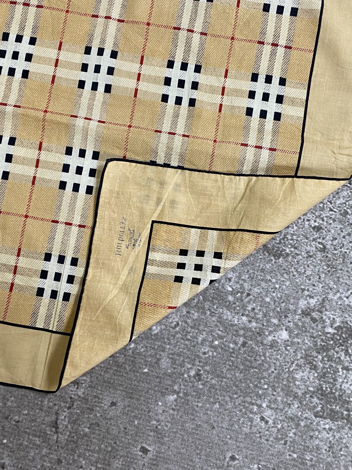 Burberry Burberrys Handkerchief / Bandana / Neckerchief Size ONE SIZE - 9 Thumbnail