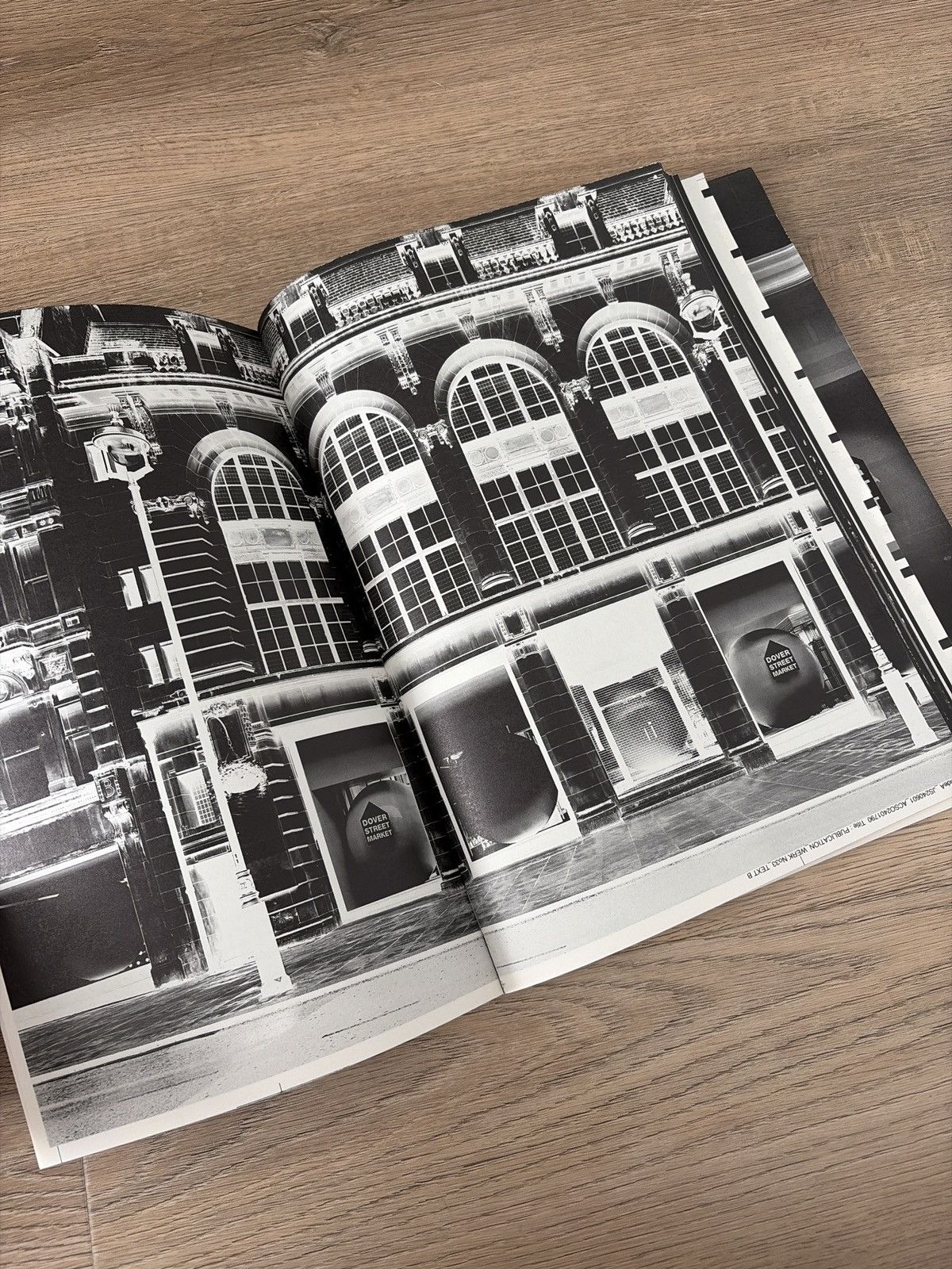 Dover Street Market Dover Street Market “beautiful chaos” magazine book Size ONE SIZE - 6 Thumbnail