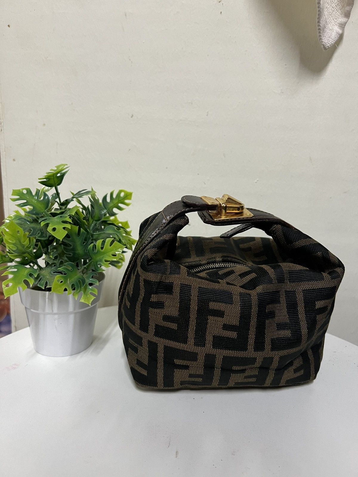 Fendi Authentic Fendi Vanity Size ONE SIZE - 4 Thumbnail