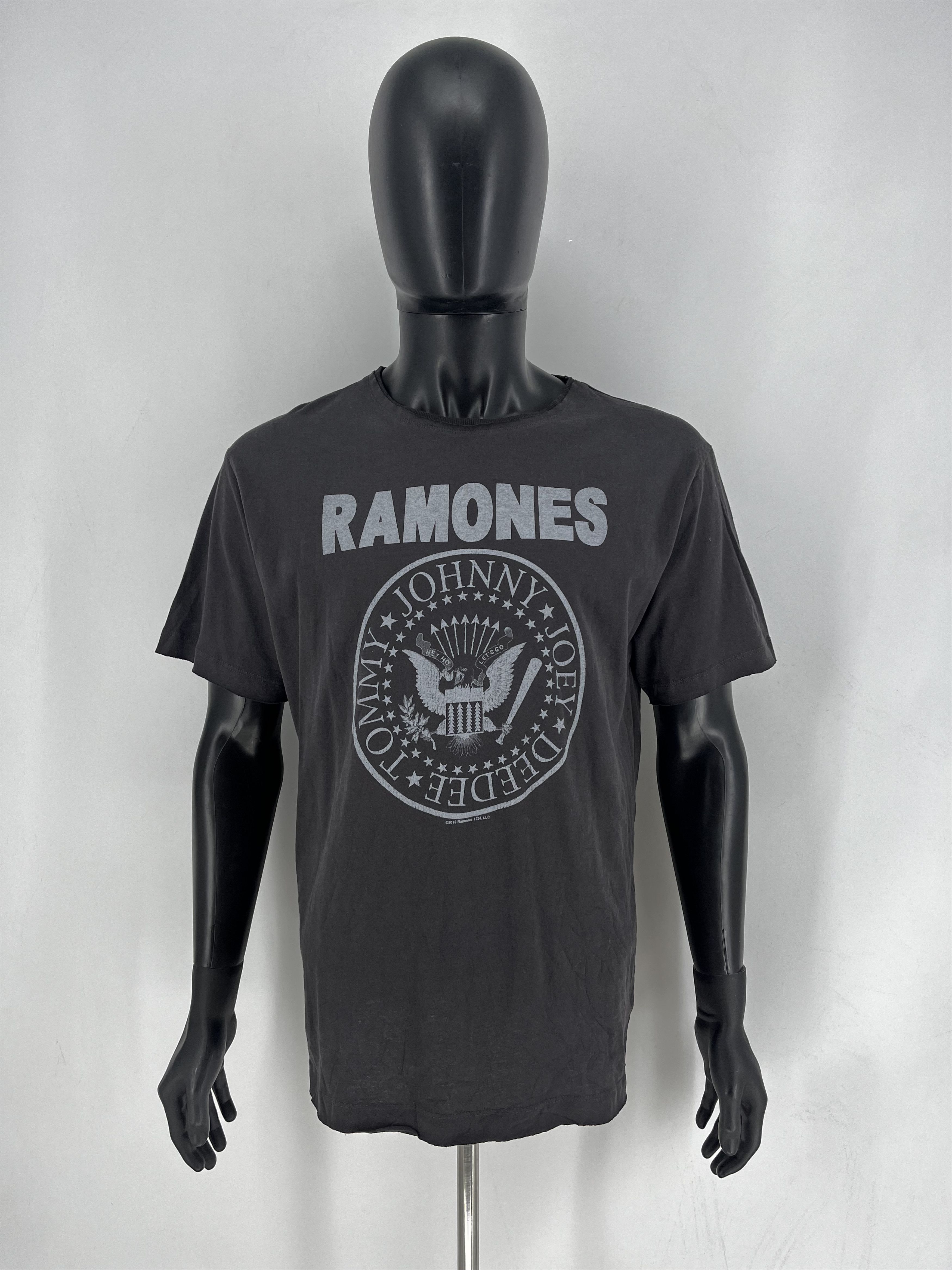 Band Tees Rare🔥 Vintage Y2K Ramones Tees Band tee Travis Style Size US XXL / EU 58 / 5 - 2 Thumbnail