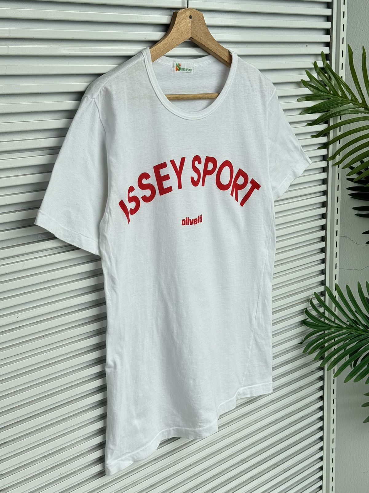 Issey Miyake × Japanese Brand Vintage Issey Miyake Sport Olivetti Tees Size US S / EU 44-46 / 1 - 2 Thumbnail