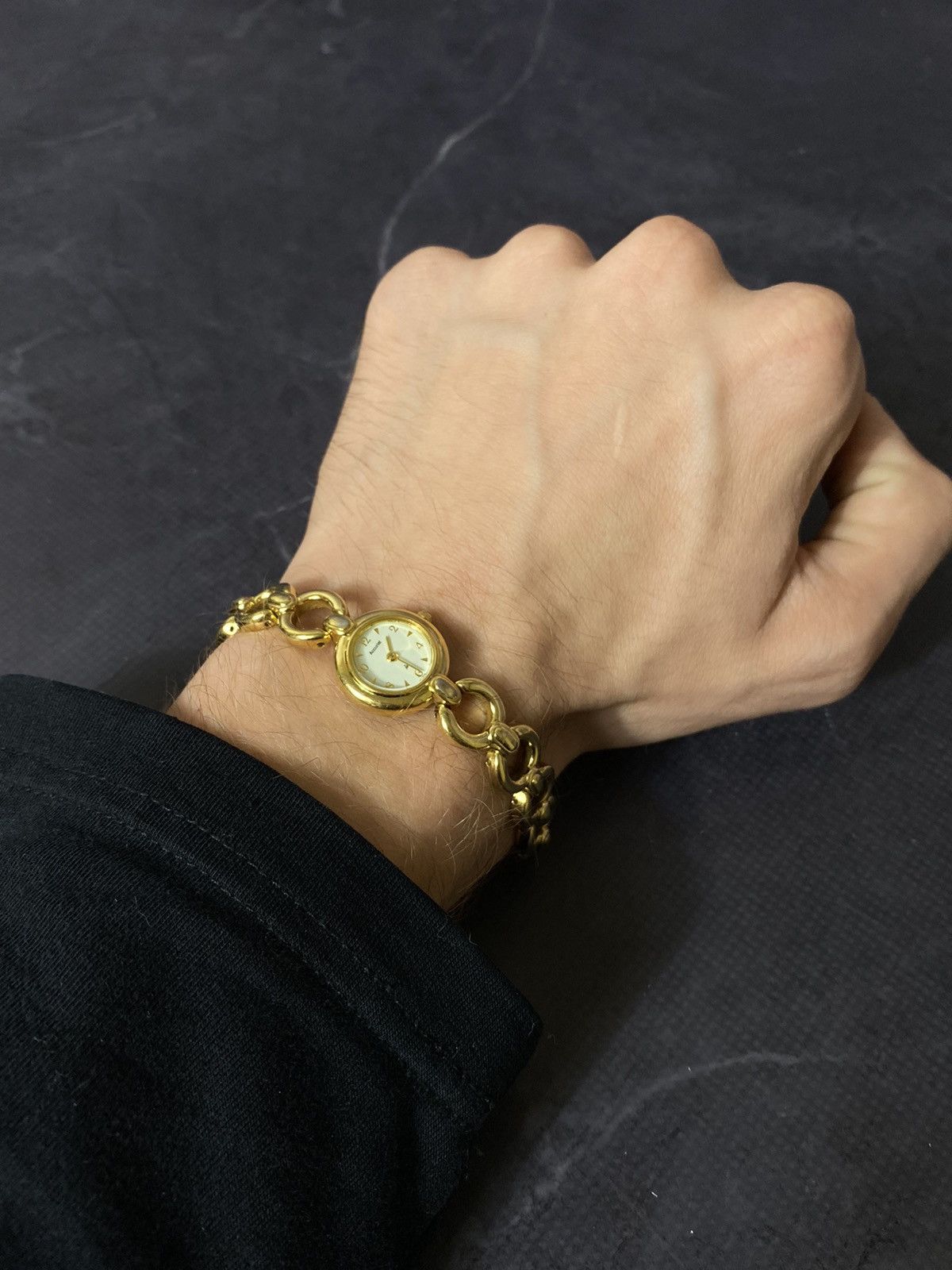 Japanese Brand Accurist 90s Gold Plated Women's Watch Size ONE SIZE - 7 Thumbnail