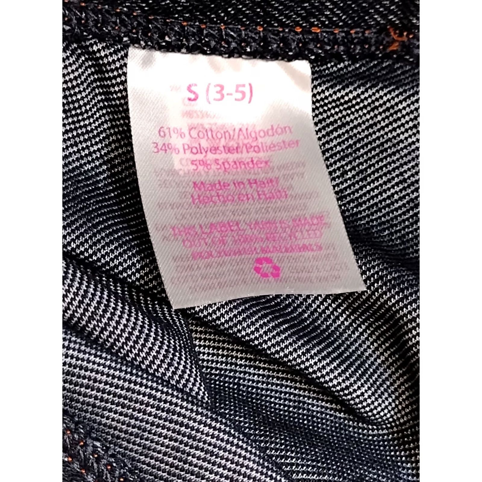 Vintage No Boundaries Gray Capri Pants Womens Size S Casual Pull On Waist 17 In Inseam Capris Front Flat Comfort Elastic Waist Regular Fit Shorts/Pants Size 28" / US 6 / IT 42 - 6 Thumbnail