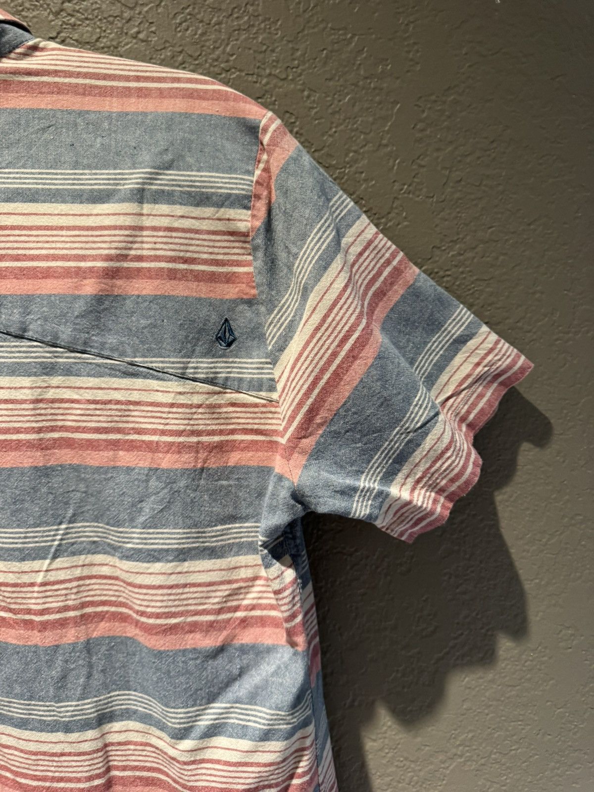 Volcom 00s Volcom Blue Pink Red Stripe Shirt Embroidered Button Up Size US M / EU 48-50 / 2 - 6 Thumbnail
