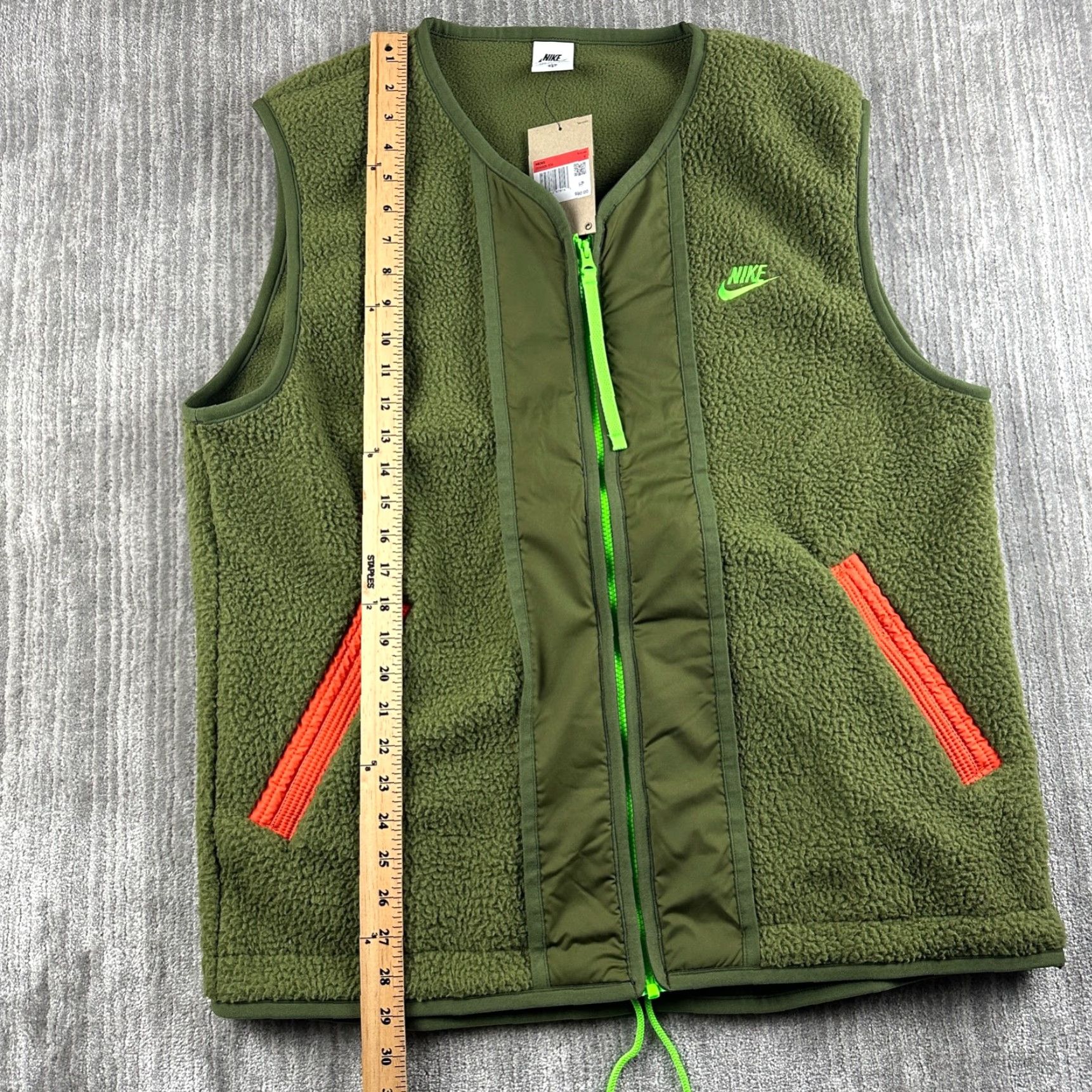 Nike Nike Sportswear Vest Mens L Green Fleece Pockets Logo Activewear Sleeveless Mid-Length Solid Sport Essentials High-Pile DD5025 Size US L / EU 52-54 / 3 - 7 Thumbnail