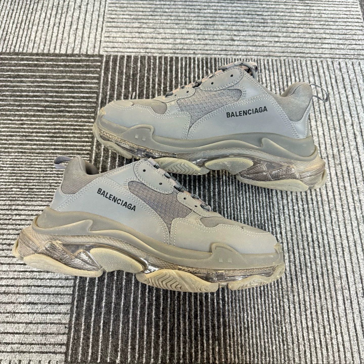 Balenciaga Balenciaga Triple S Low Top Dad Shoe Men's Gray 43 Size US 10 / EU 43 - 2 Thumbnail