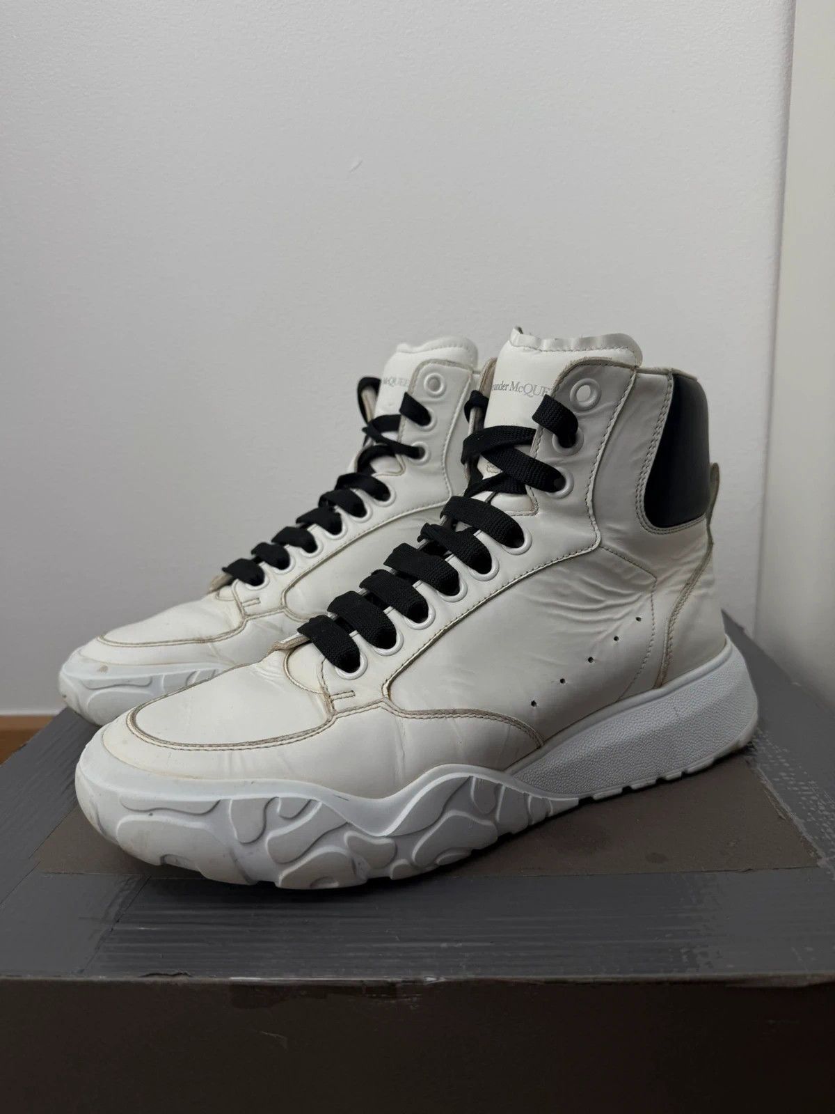 Alexander McQueen Alexander McQueen shoes sneakers luxury old money Size US 7 / EU 40 - 7 Thumbnail