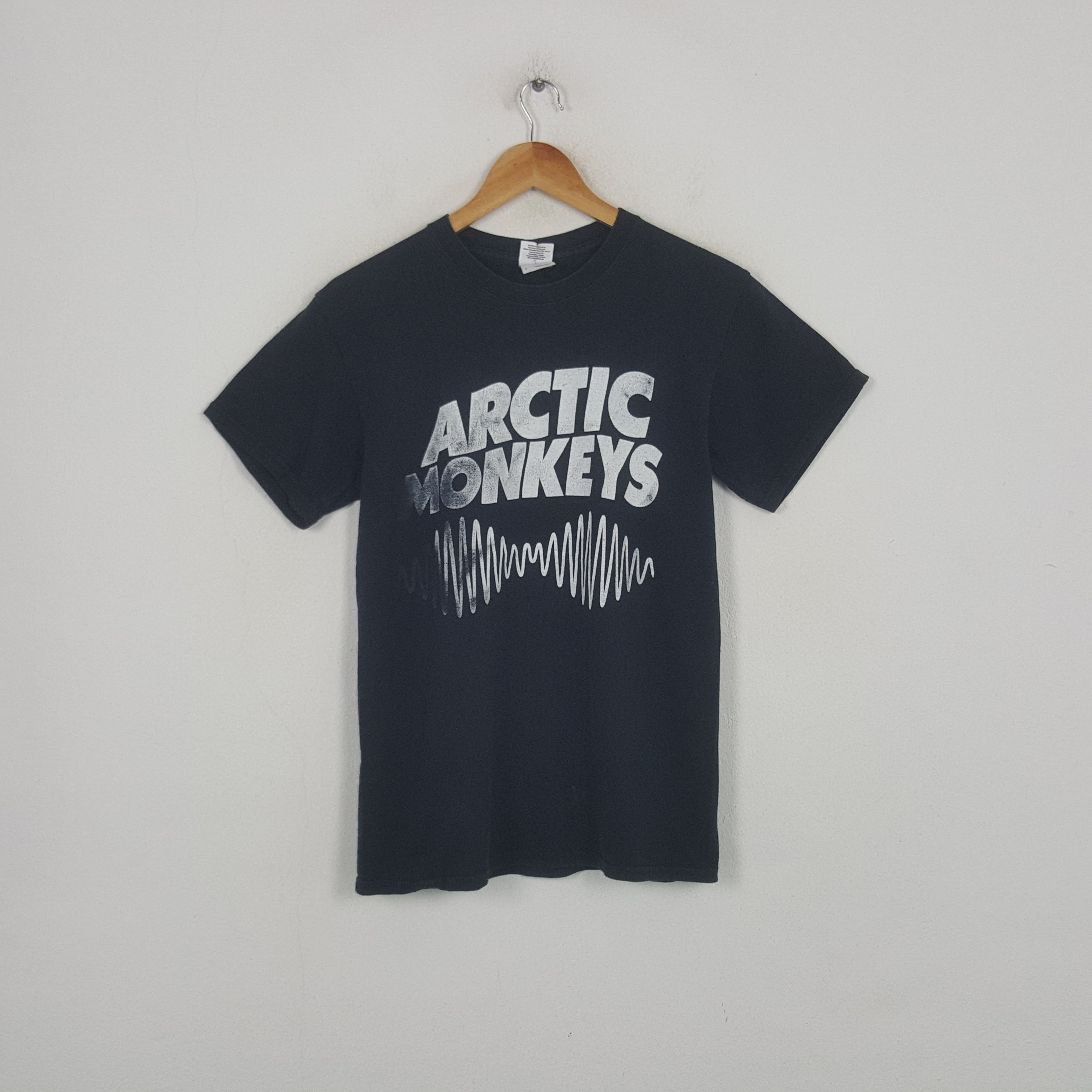 Band Tees Vintage Artic Monkey Rock Band Tshirt RR4 Size US S / EU 44-46 / 1 - 1 Thumbnail