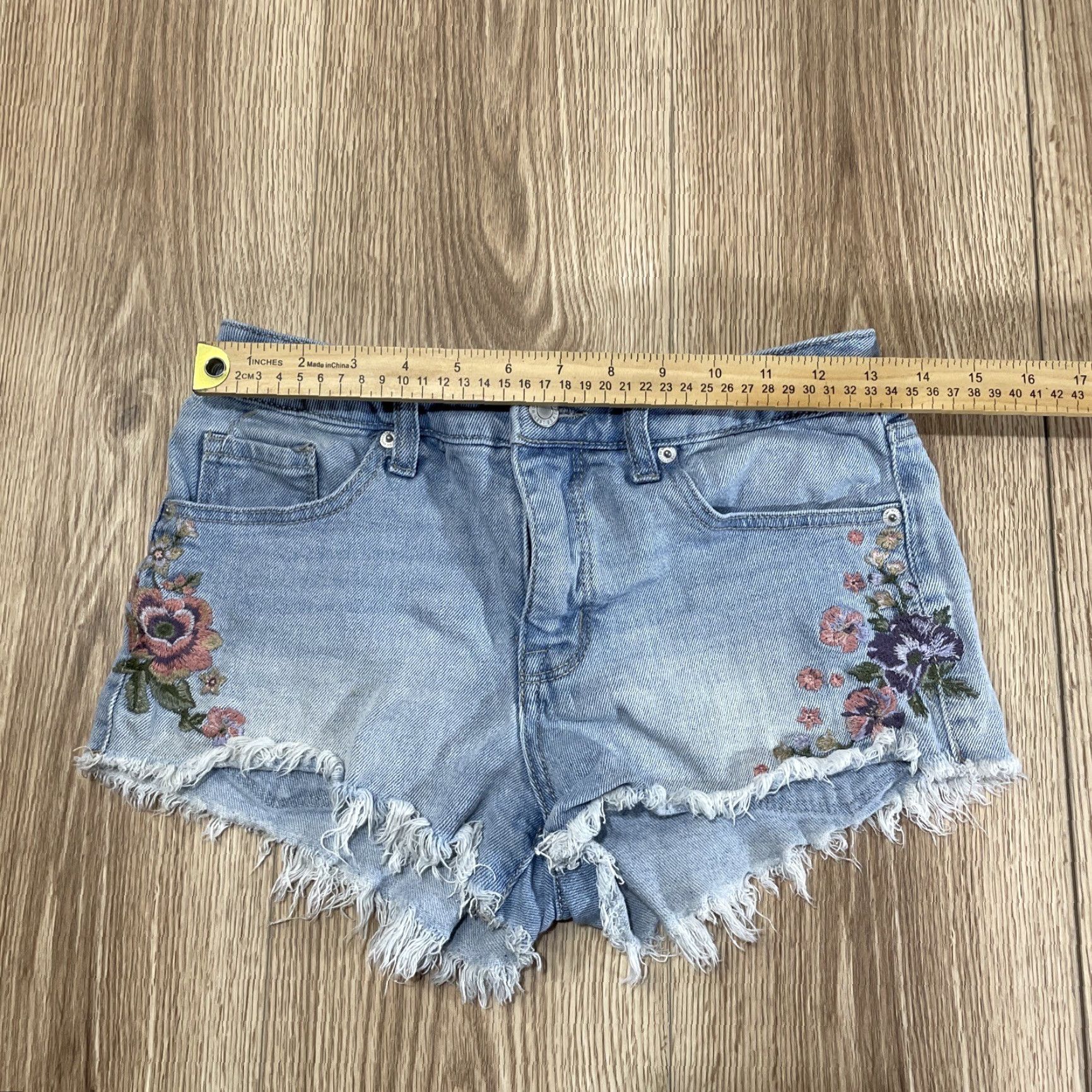 Mossimo Mossimo Womens Denim Cutoff Shorts Size 2 Blue Floral Embroidered Cotton Size 26" / US 2 / IT 38 - 3 Thumbnail