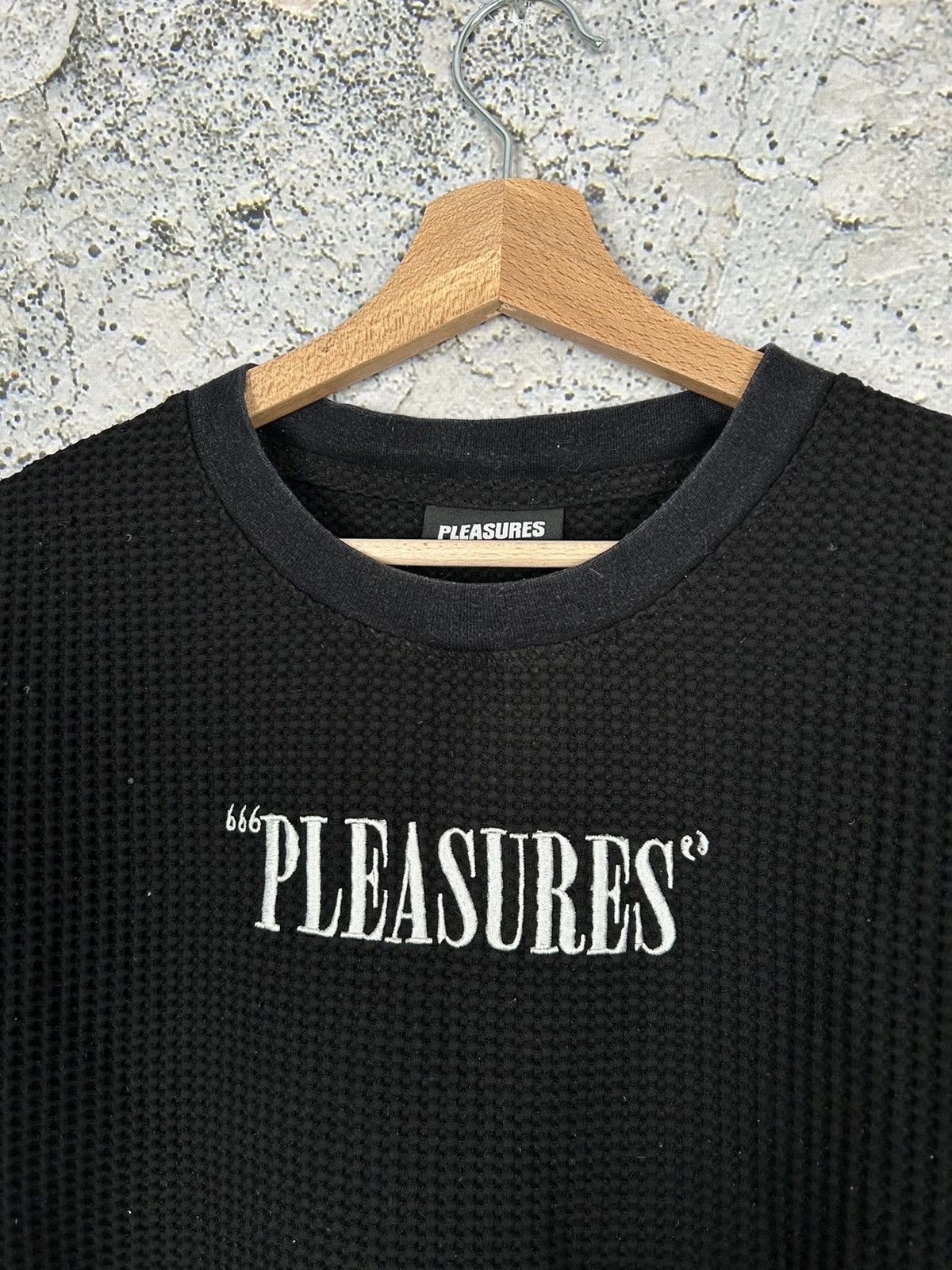 Pleasures Pleasures Now Embroidered Logo Waffle Tee Streetwear Hype Size US L / EU 52-54 / 3 - 3 Thumbnail