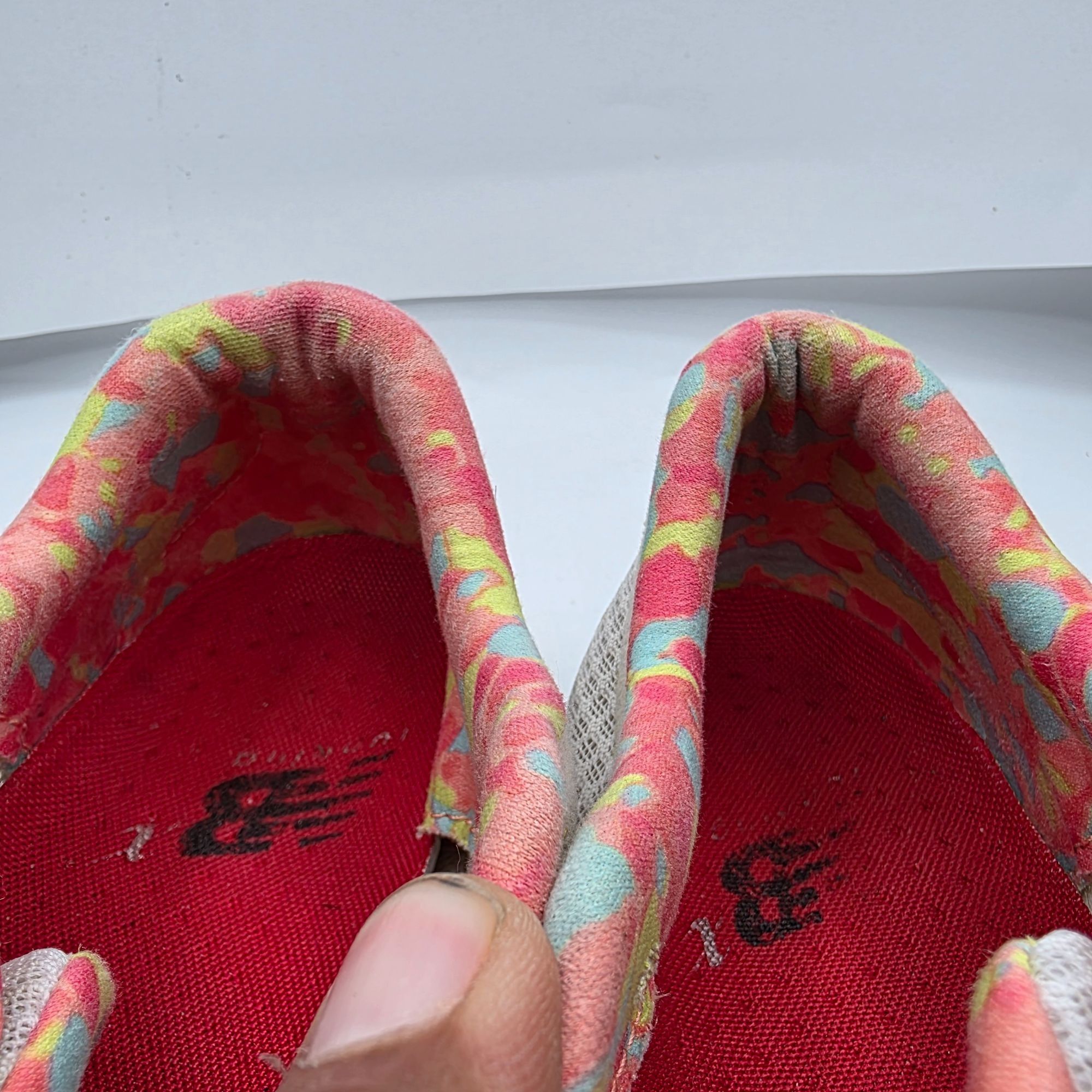 New Balance New Balance 1400 Tie Dye Rainbow Womens Size 10 Athletic Run Size US 10 / IT 40 - 7 Thumbnail