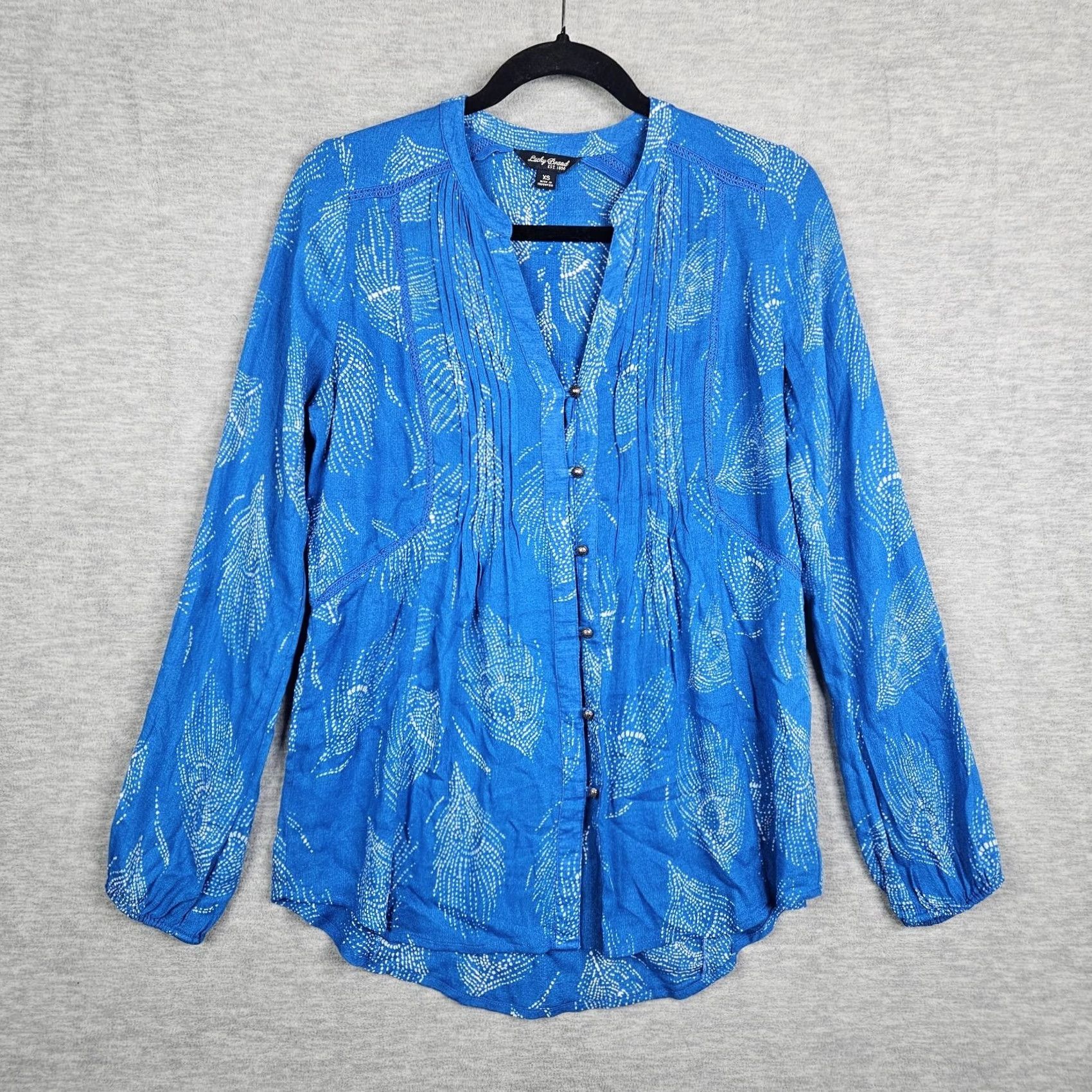 Lucky Brand Lucky Brand Women's V-neck Button Up Boho Peasant Feather Printed Shirt XS Blue Floral 90s Theme Womens Dressy Casual Shirt Size XS / US 0-2 / IT 36-38 - 2 Thumbnail
