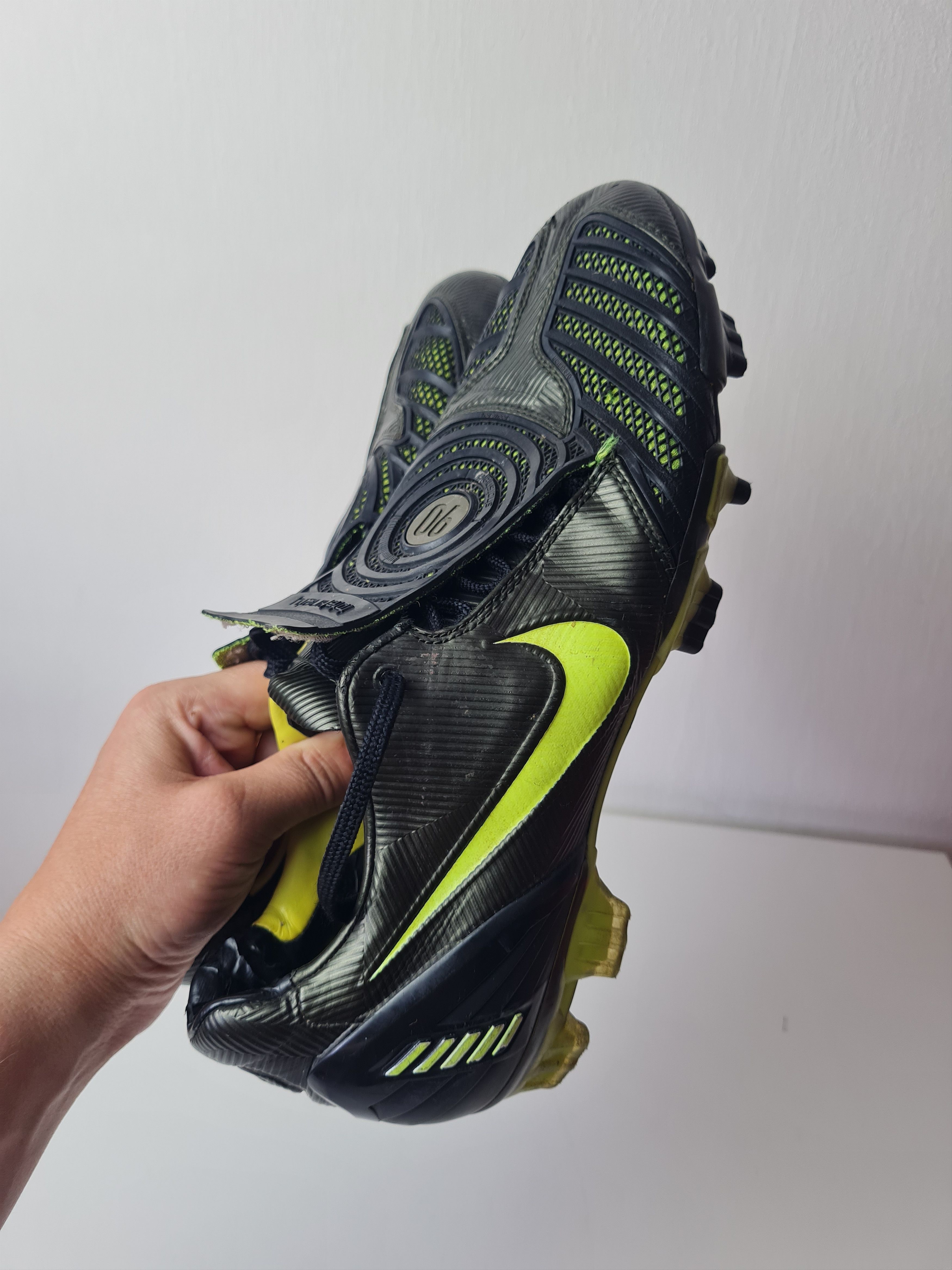 Nike Football Boots 2008 Nike Total 90 SG Zoom Air Laser Elite Size US 10 / EU 43 - 3 Thumbnail