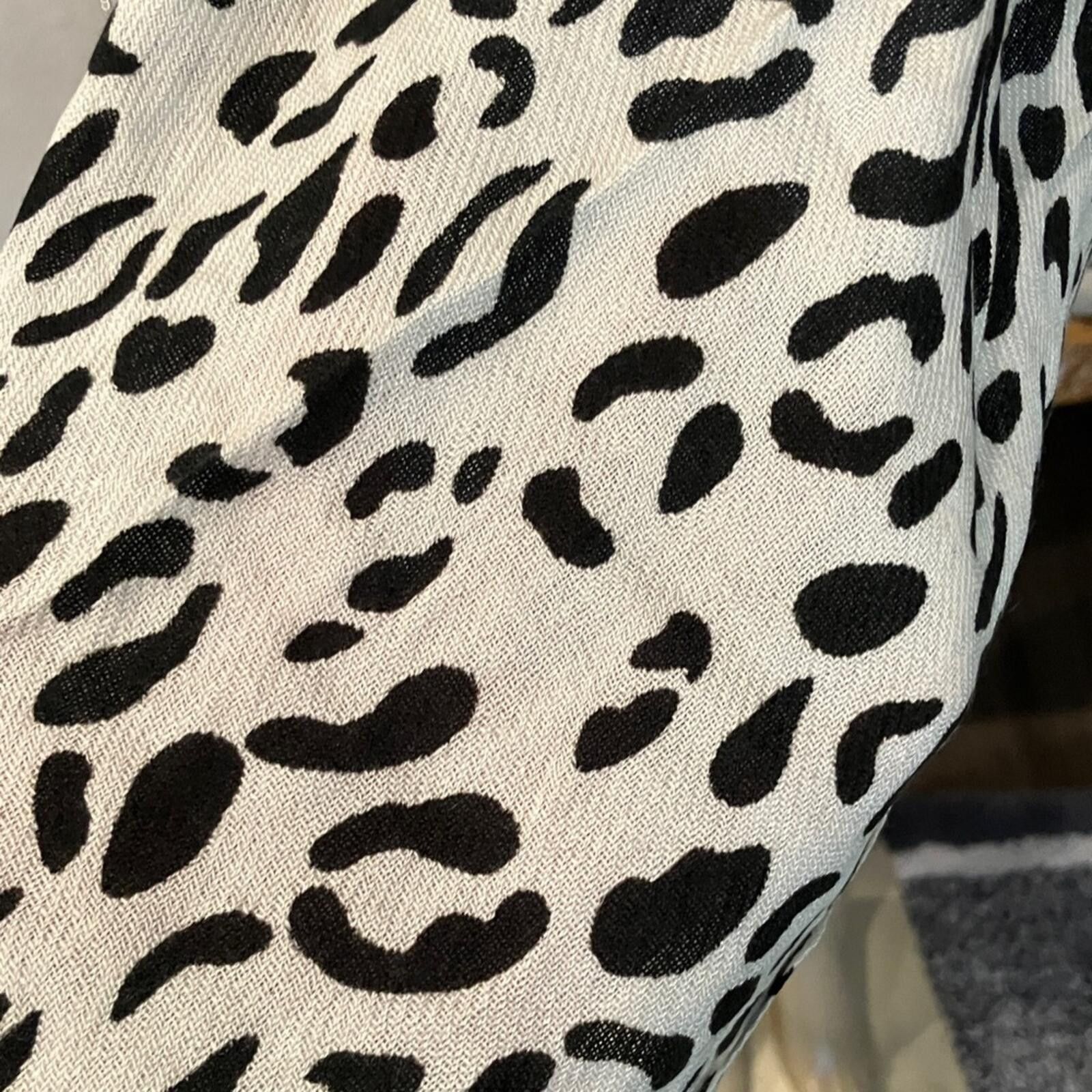 Other Elegant Black and White Leopard Print Scarf Size ONE SIZE - 3 Thumbnail