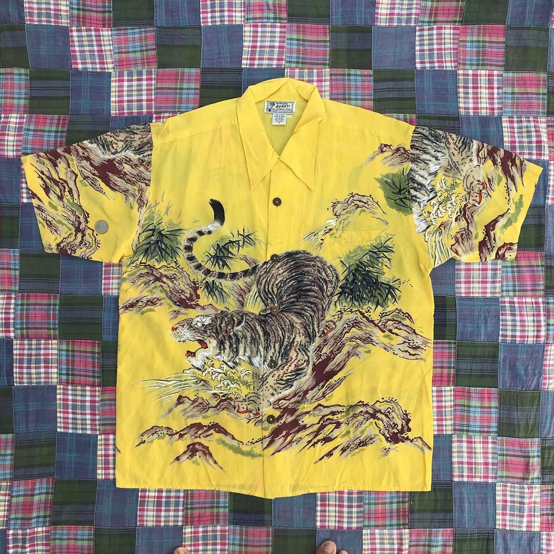 image of Hawaiian Shirt x Vintage Very Vintage Hawaiian Avanti Silk Tiger Pattern in Yellow (Size Small)