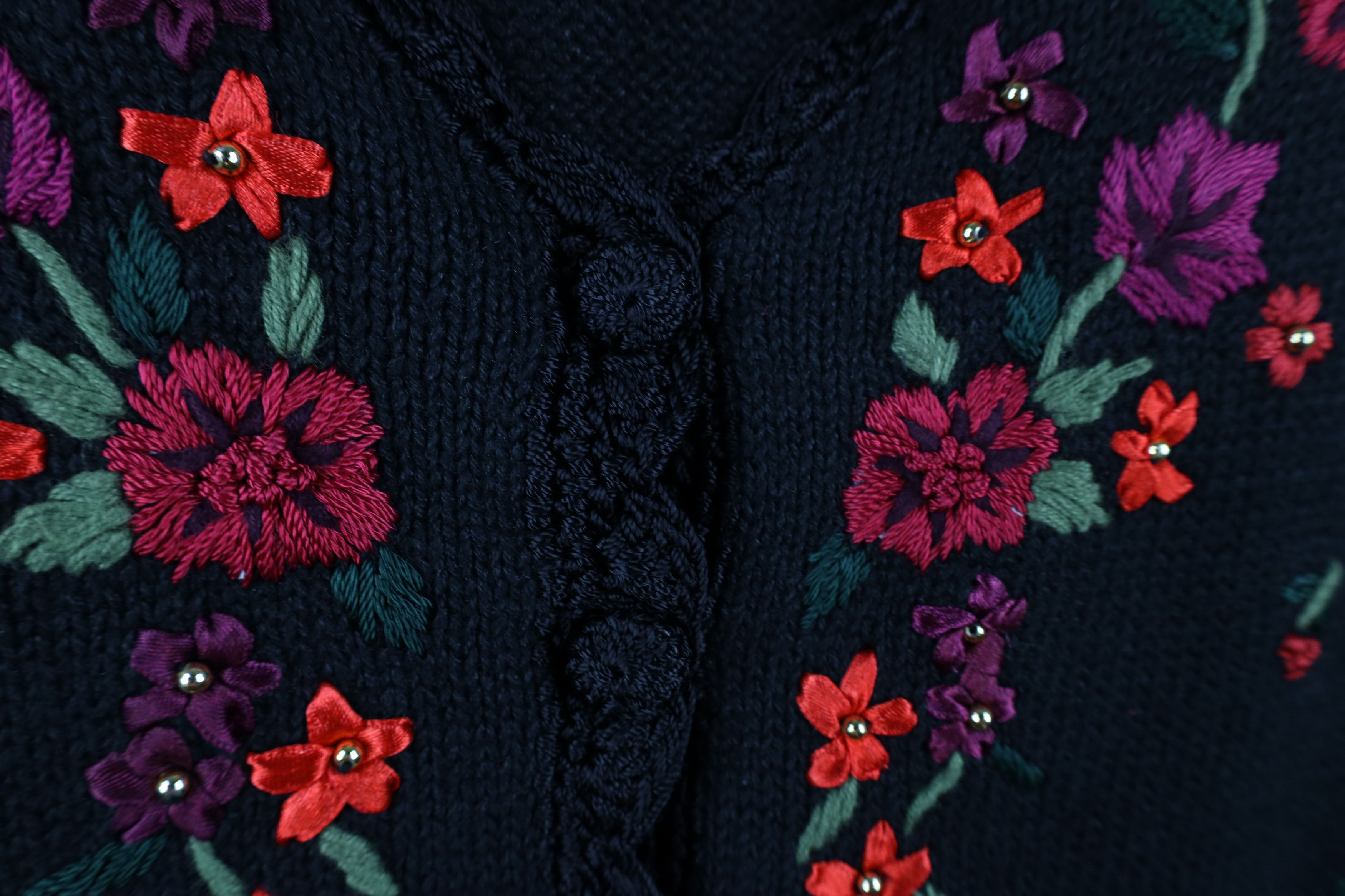 Vintage Vintage 90s Streetwear Flower Lace Knit Sweater Vest Size M / US 6-8 / IT 42-44 - 7 Thumbnail