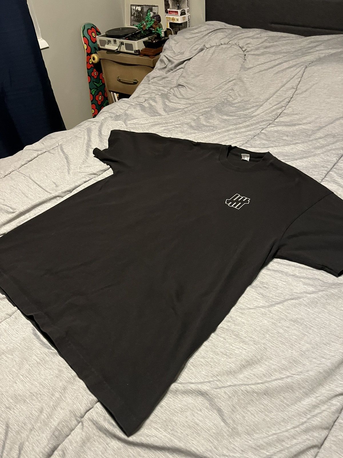 Undefeated × Vintage Vintage Undefeated t-shirt Size US XL / EU 56 / 4 - 4 Thumbnail