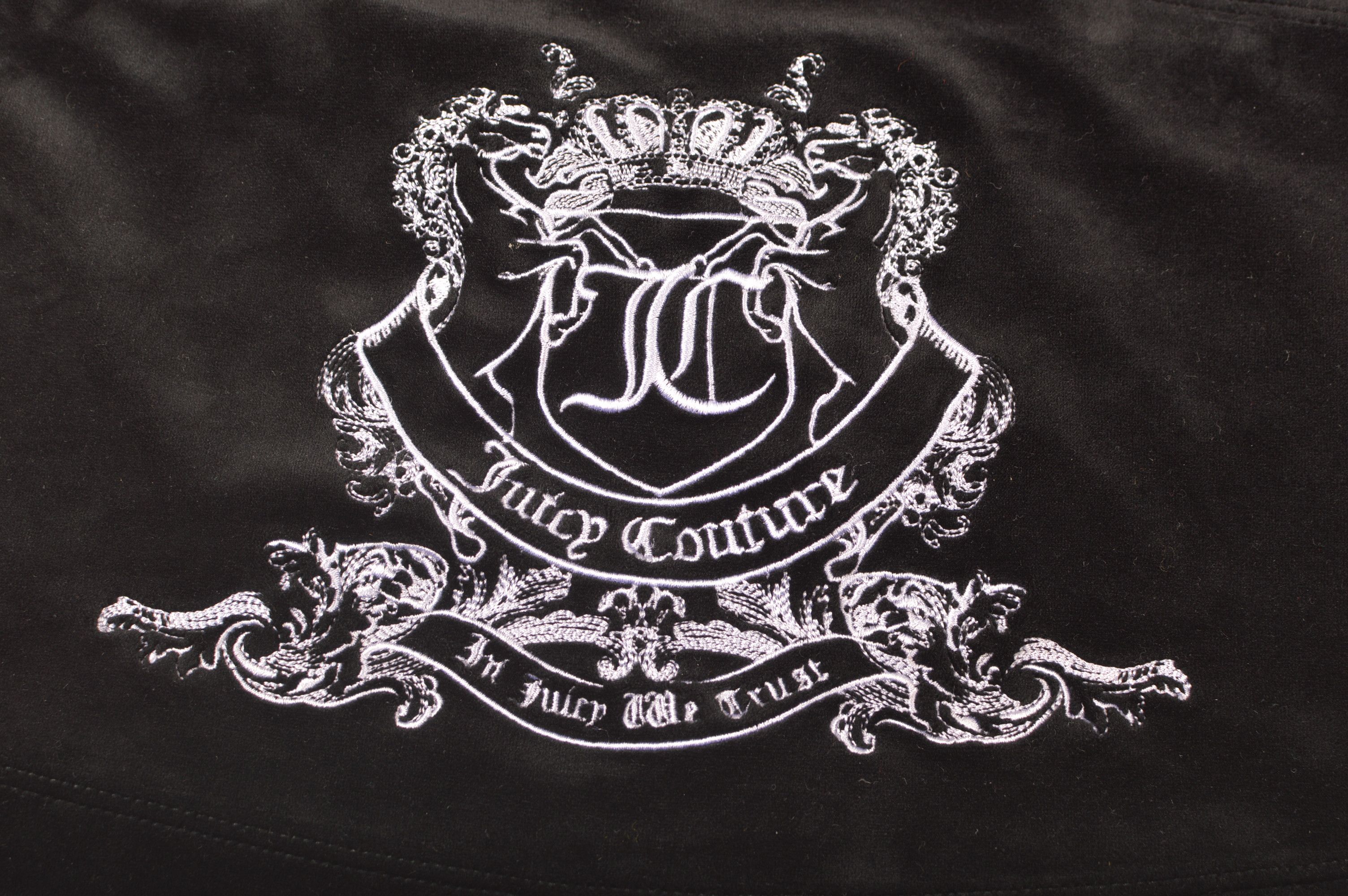 Juicy Couture × Vintage Juicy Couture Vintage Big Logo Black Velour Cropped Top Size M / US 6-8 / IT 42-44 - 2 Thumbnail