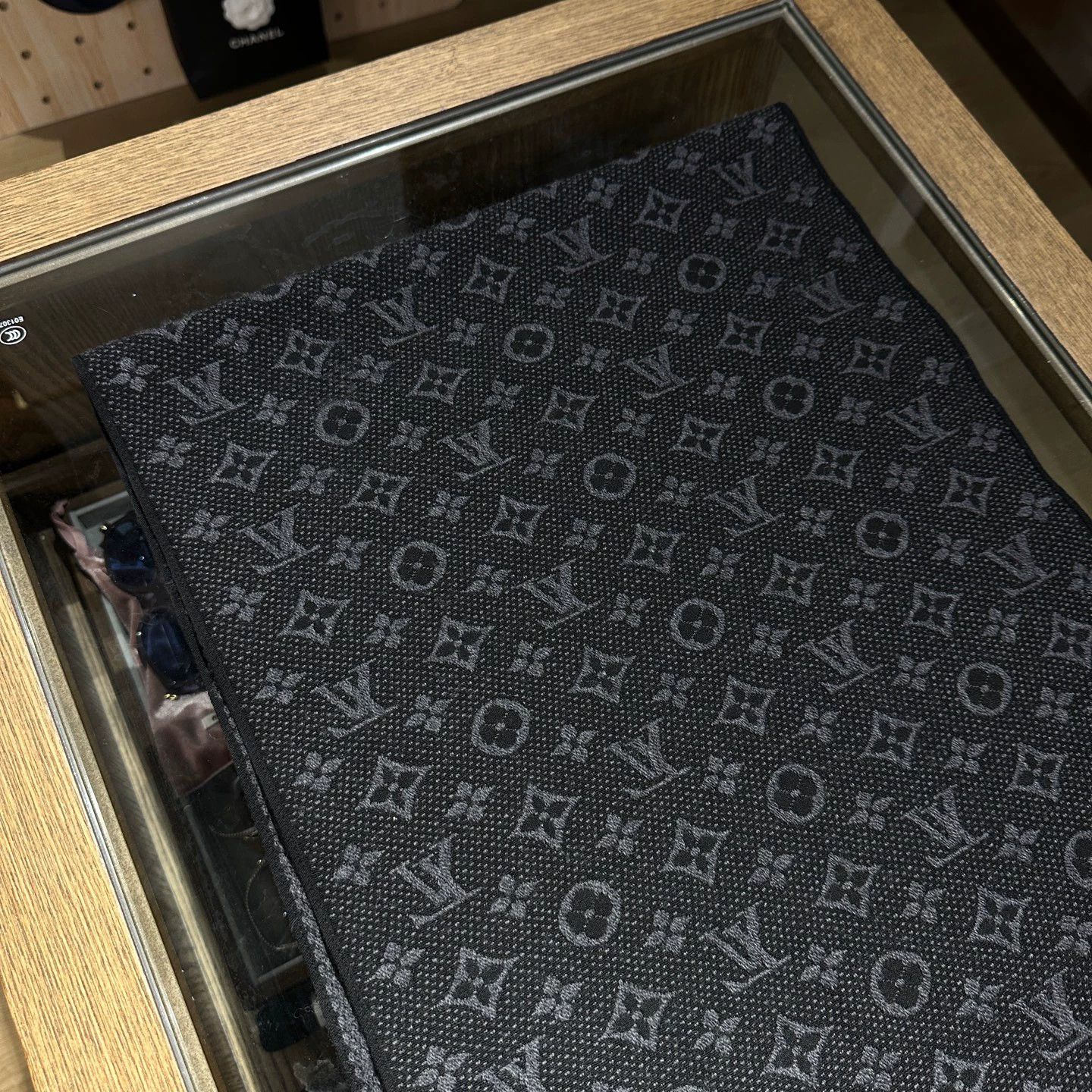 Louis Vuitton Louis Vuitton All-over Monogram Wool Scarf apr797 Size ONE SIZE - 6 Thumbnail