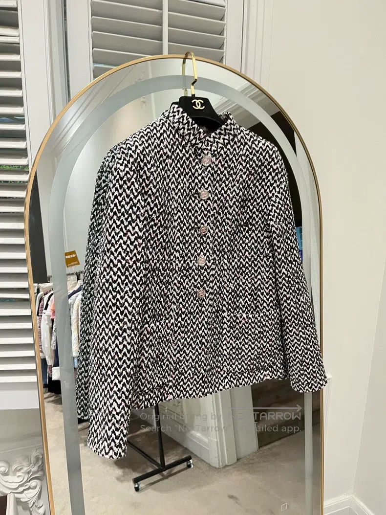 Chanel Chanel 23A black and white mixed-colour sequin jacket Size XXS / US 00 / IT 34 - 1 Thumbnail