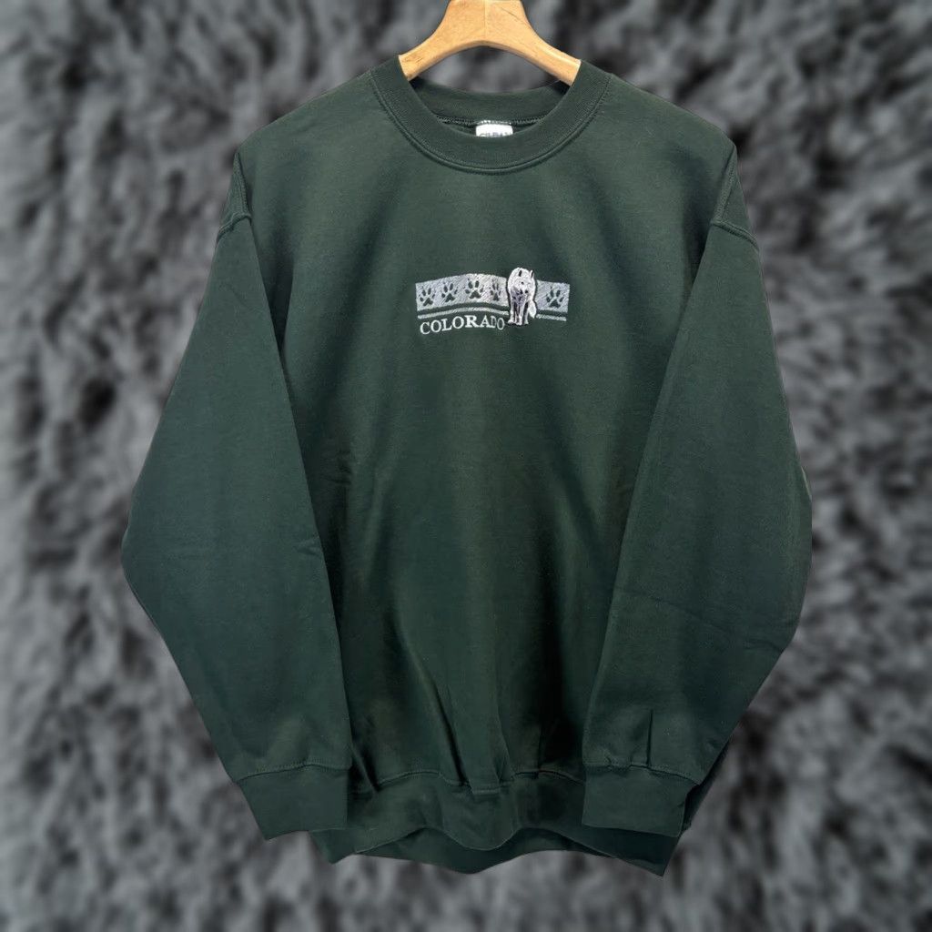 Gildan Vintage Gildan Sweatshirt Men’s Large Green Wolf Embroidered Crew Neck Nature 90s Size US L / EU 52-54 / 3 - 1 Thumbnail