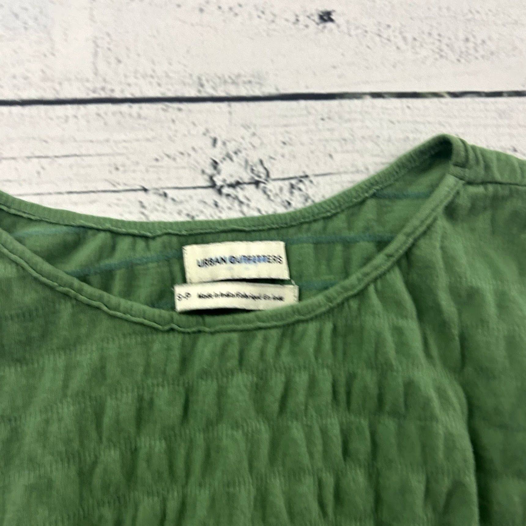 Urban Outfitters VINTAGE Urban Outfitters Cropped Cap Sleeve Top Women S Green Blouse Shirt Womens Cap Sleeve Cropped Green Urban Outfitters S Womens Size S / US 4 / IT 40 - 2 Thumbnail