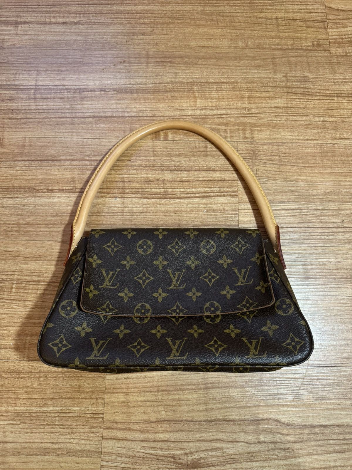 Louis Vuitton Louis Vuitton Looping Hobo Bag Mini Brown Leather Size ONE SIZE - 1 Thumbnail