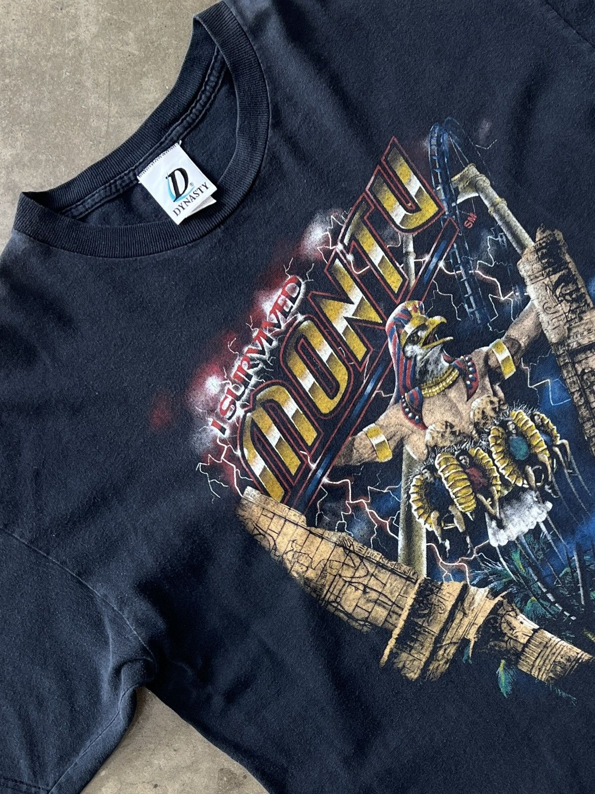 Vintage Vintage 90s I Survived Montu Busch Gardens Vacation Tee XL Size US XL / EU 56 / 4 - 1 Thumbnail