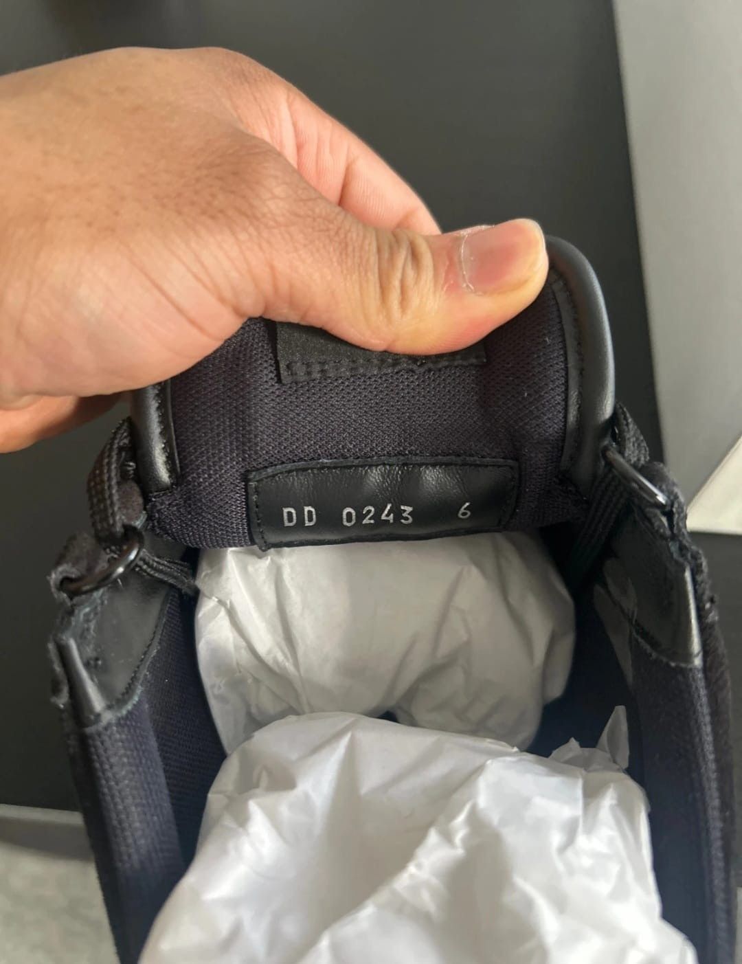 Louis Vuitton Louis Vuitton Uniform Sneakers - Black Suede. UK6. EU40 Size US 7 / EU 40 - 15 Thumbnail