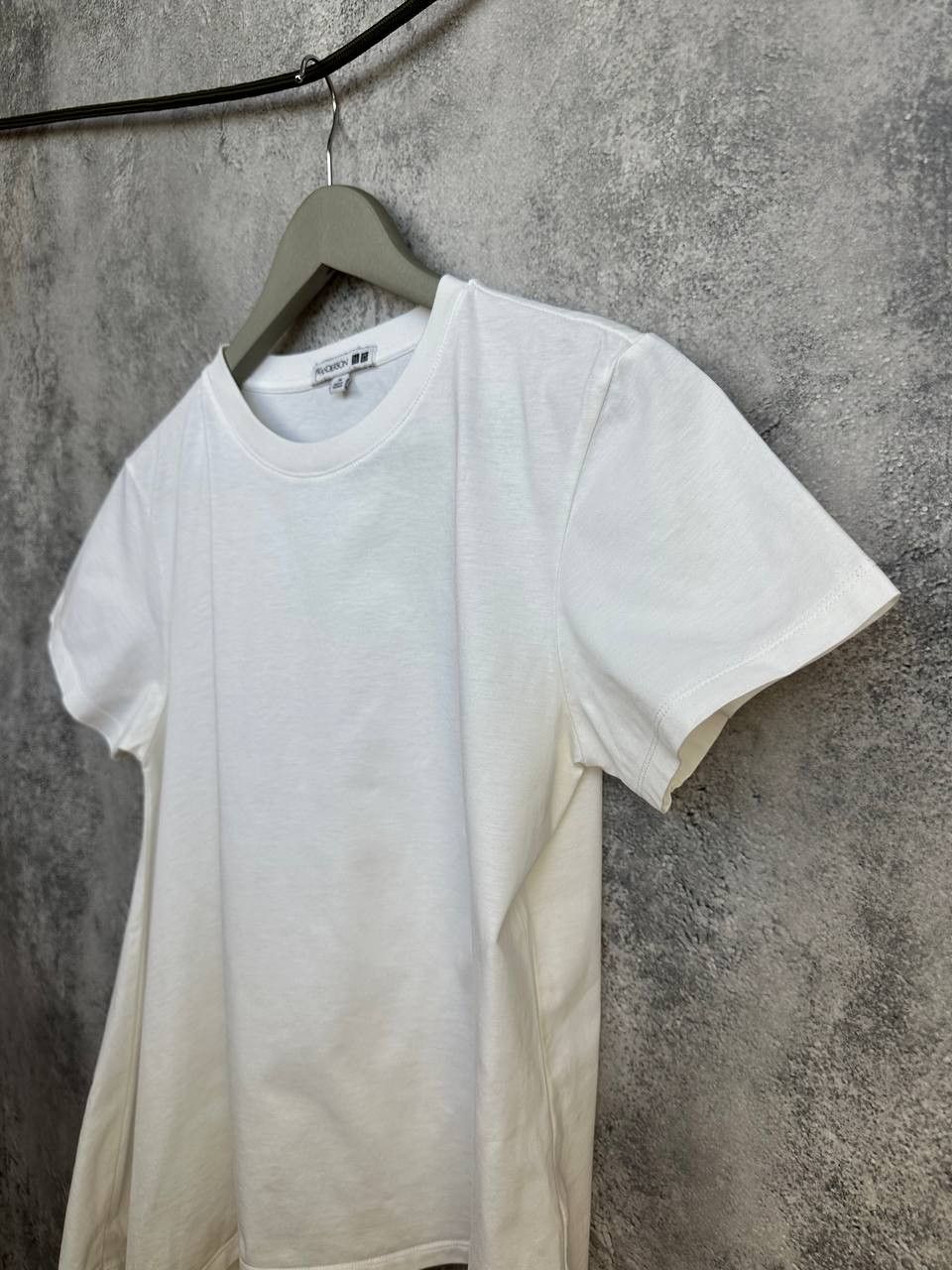 JW Anderson × Uniqlo JW Anderson x Uniqlo Asymmetric Hem Minimalist T-Shirt Size M / US 6-8 / IT 42-44 - 5 Thumbnail