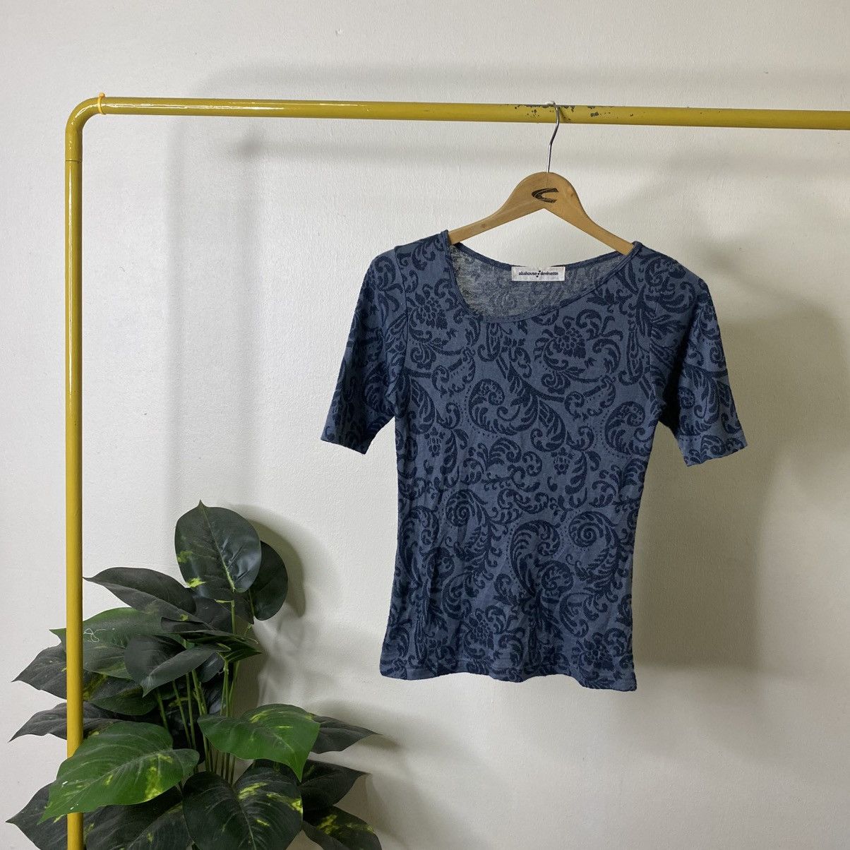 ABAHOUSE Abahouse Devinette Assymetrical Women Tshirt Size XXS / US 00 / IT 34 - 1 Thumbnail