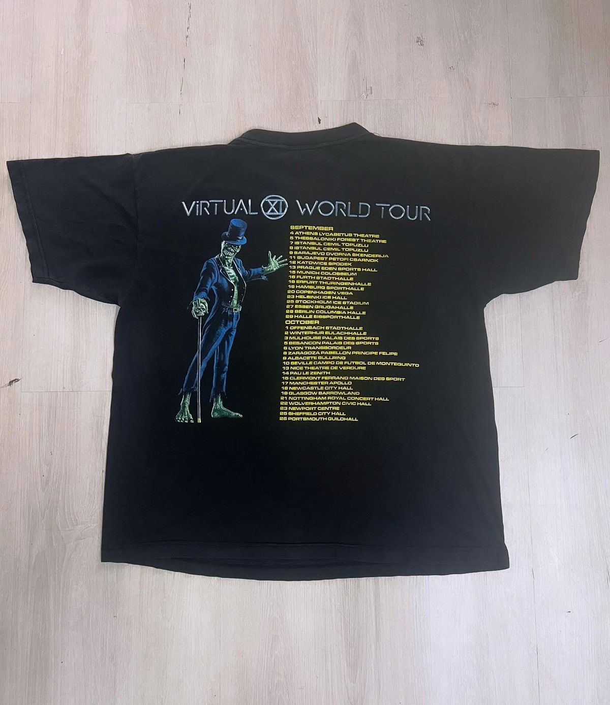 Band Tees Vintage 1998 Iron Maiden XI Virtual World Tour Poker Tshirt Size US L / EU 52-54 / 3 - 6 Thumbnail