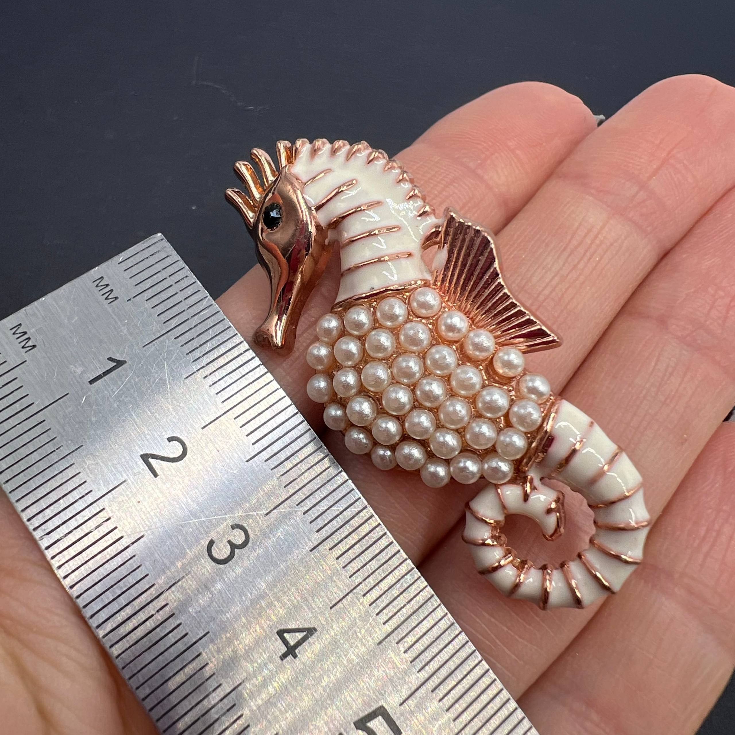 Vintage Vintage Seahorse Brooch Gold Tone Pearl Enamel Pin Size ONE SIZE - 10 Thumbnail