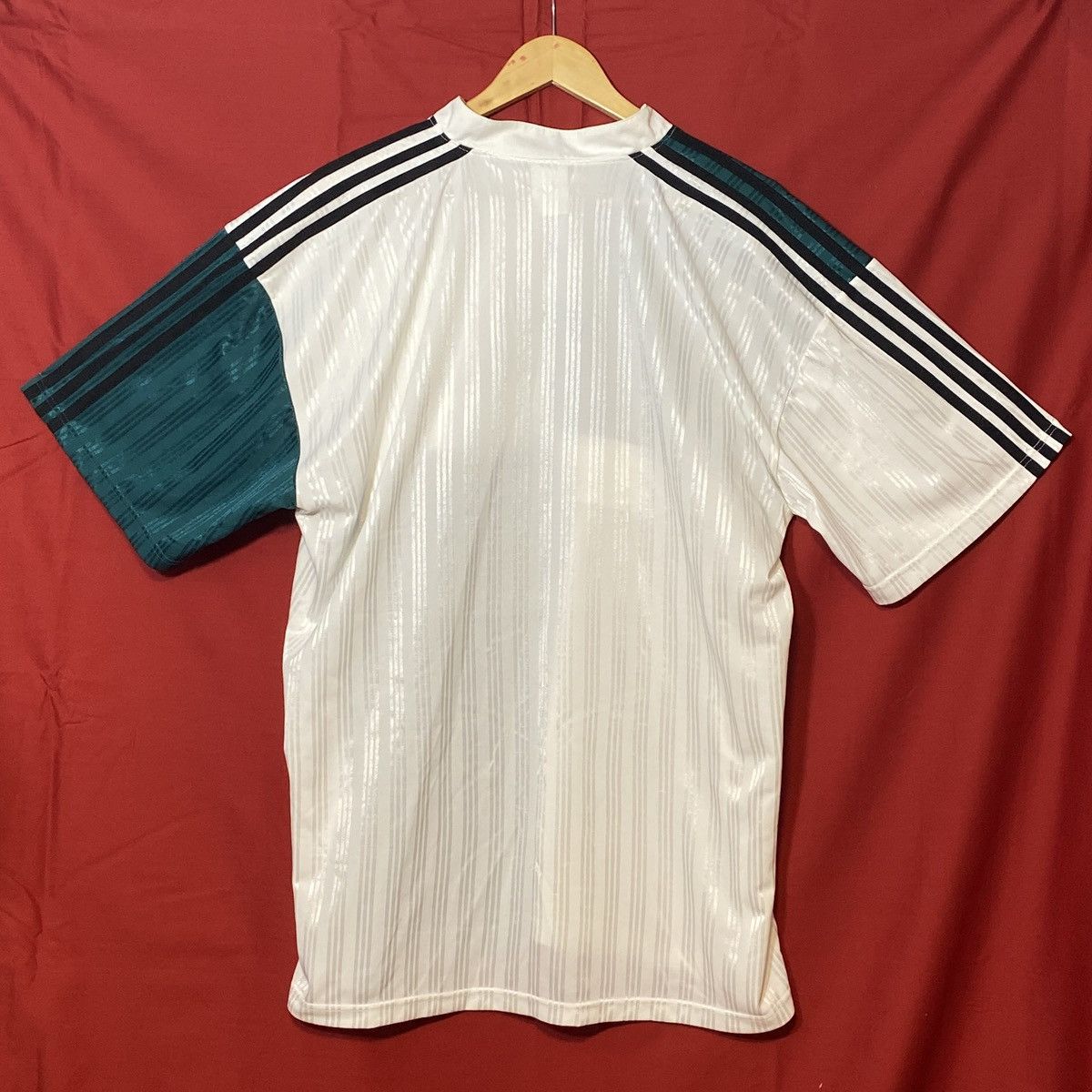 Adidas Vintage Liverpool Away Jersey Carlsberg Adidas L UK 1995/96 Size US L / EU 52-54 / 3 - 10 Thumbnail