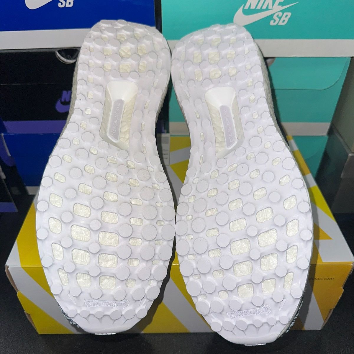 Adidas Size 11 - adidas Parley x UltraBoost 4.0 White Carbon Blue Size US 11 / EU 44 - 5 Thumbnail