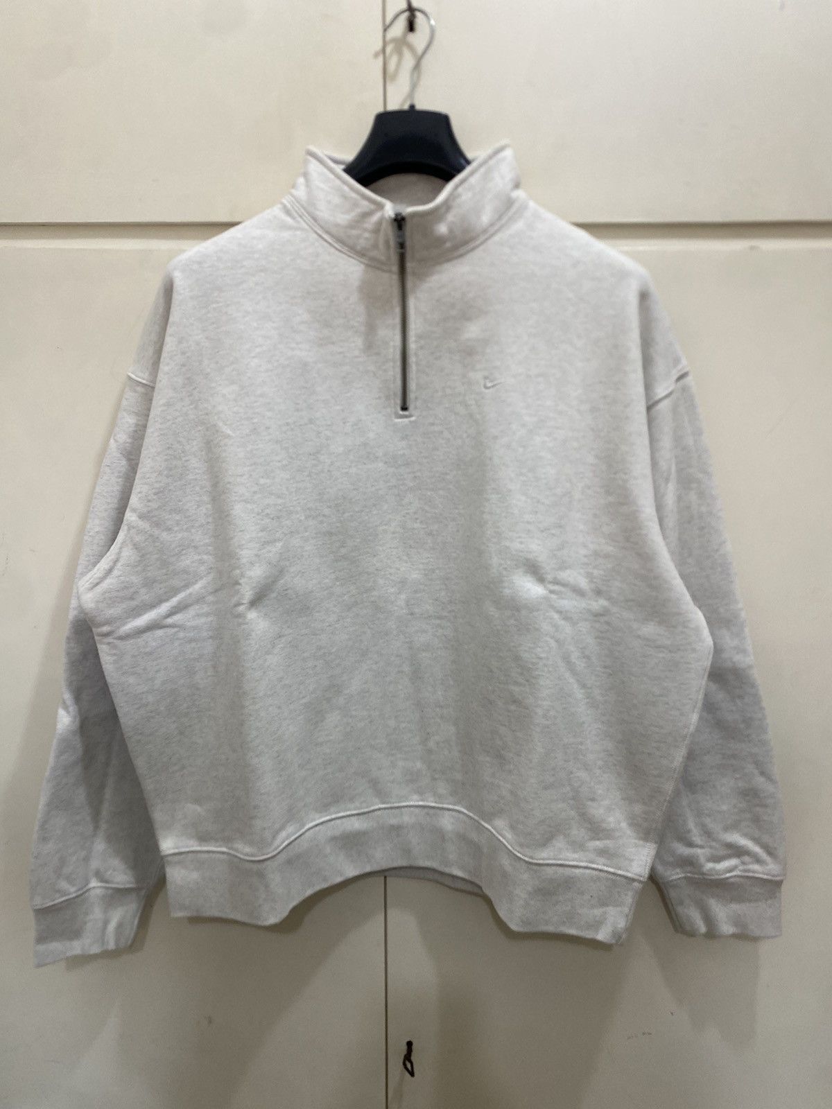 Nike Nike sweatshirt size XL, white, used in perfect condition. Size US XL / EU 56 / 4 - 1 Thumbnail