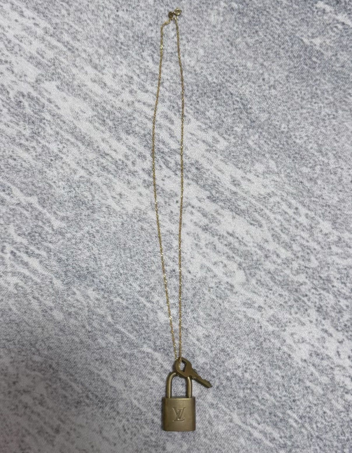 Louis Vuitton Louis Vuitton LV Padlock Necklace Size ONE SIZE - 4 Thumbnail