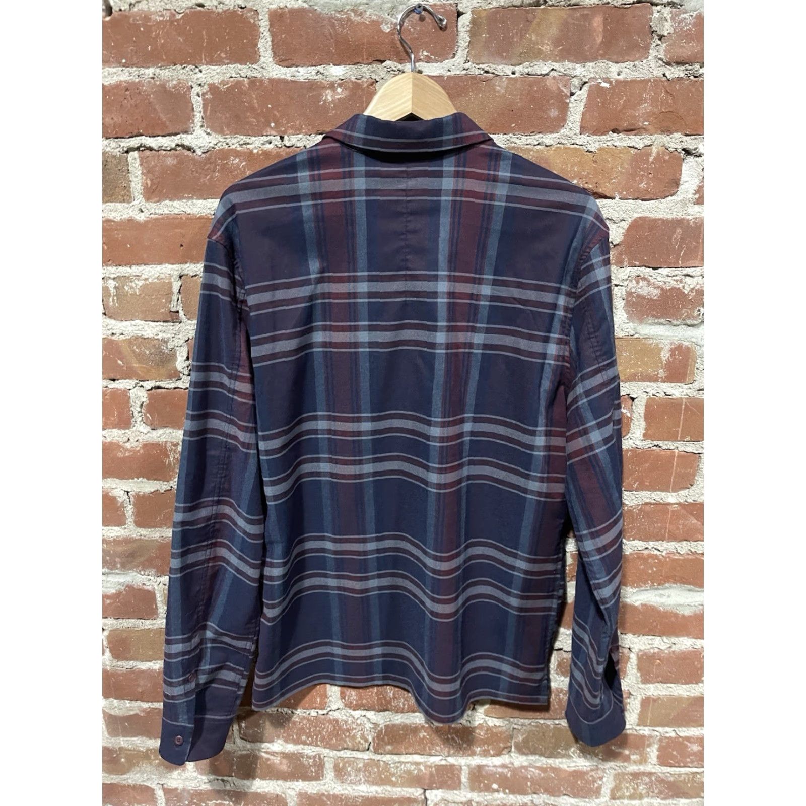 Lululemon Lululemon Shirt Mens L Blue Red Plaid Masons Peak Flannel Button Up Zip Pocket Shirt Size US L / EU 52-54 / 3 - 3 Thumbnail