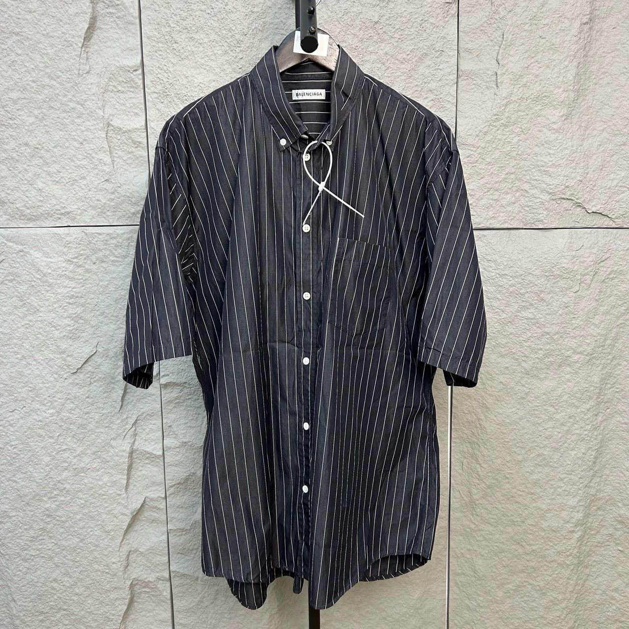 Balenciaga balenciaga striped shirt in excellent condition Size XXS / US 00 / IT 34 - 1 Thumbnail