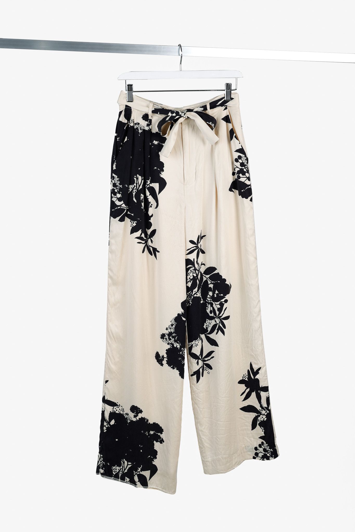 Equipment Equipment Evonne Cream Floral Silk Belted Trousers Size 27" / US 4 / IT 40 - 1 Thumbnail