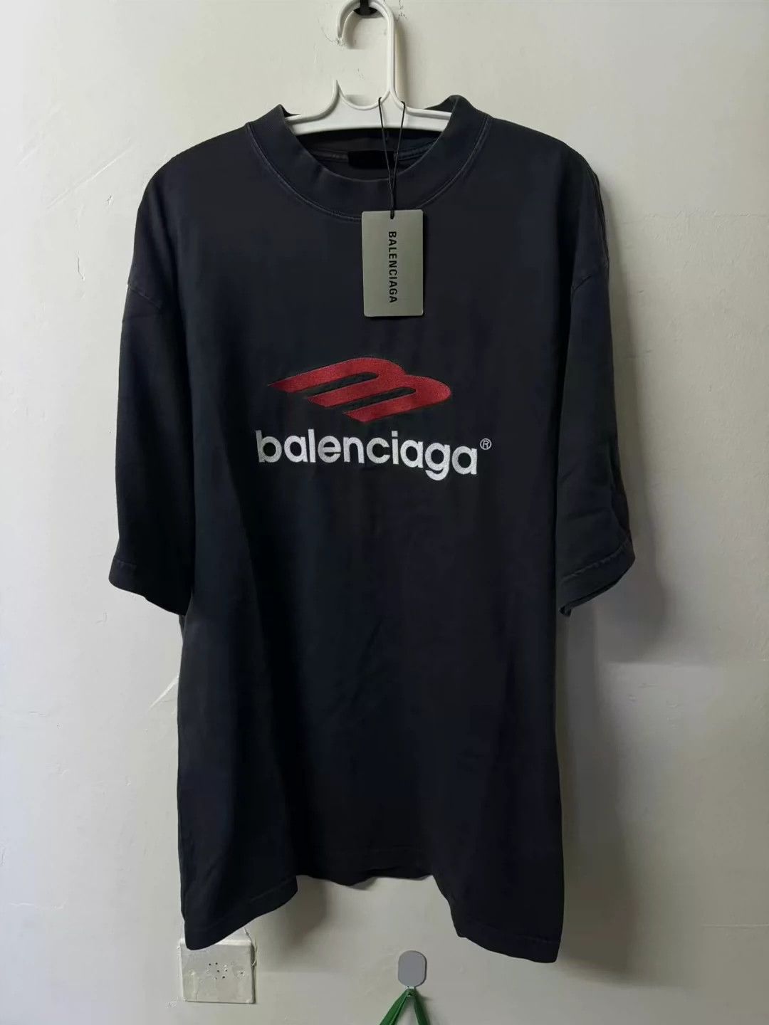 Balenciaga Balenciaga 3b Embroidered Short Sleeve Size US S / EU 44-46 / 1 - 1 Thumbnail