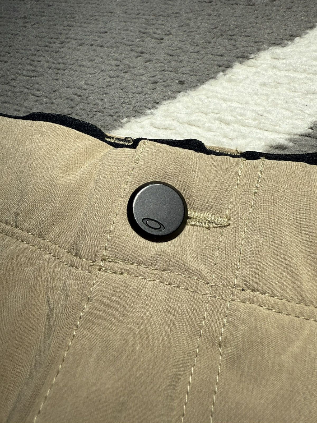 Oakley Oakley men’s beige shorts with logo size 36 Size US 36 / EU 52 - 8 Thumbnail