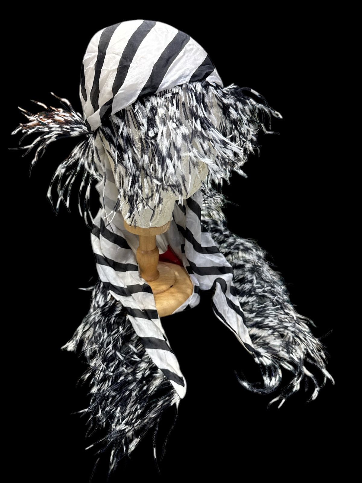 Japanese Brand ALEXIA LONDON SILK AND FEATHERS SCARF Size ONE SIZE - 2 Thumbnail