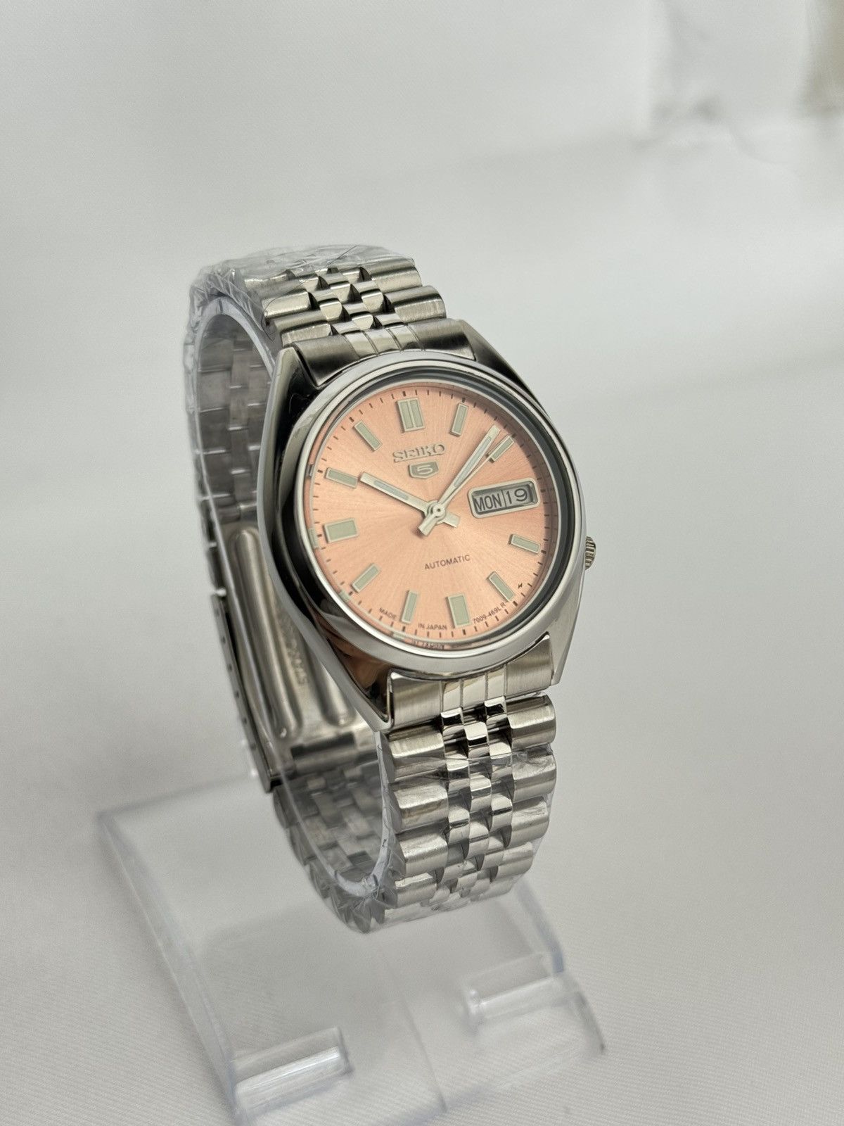 Seiko Seiko 5 7009-Japan Auto |salmon Dial | Day & Date Size 36 - 5 Thumbnail